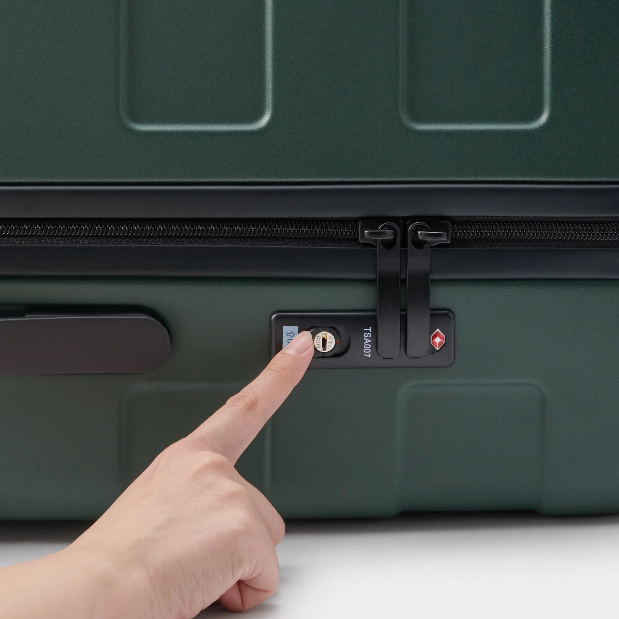 Adjustable Handle Hard Shell Suitcase 75L | Check-In - Image 31