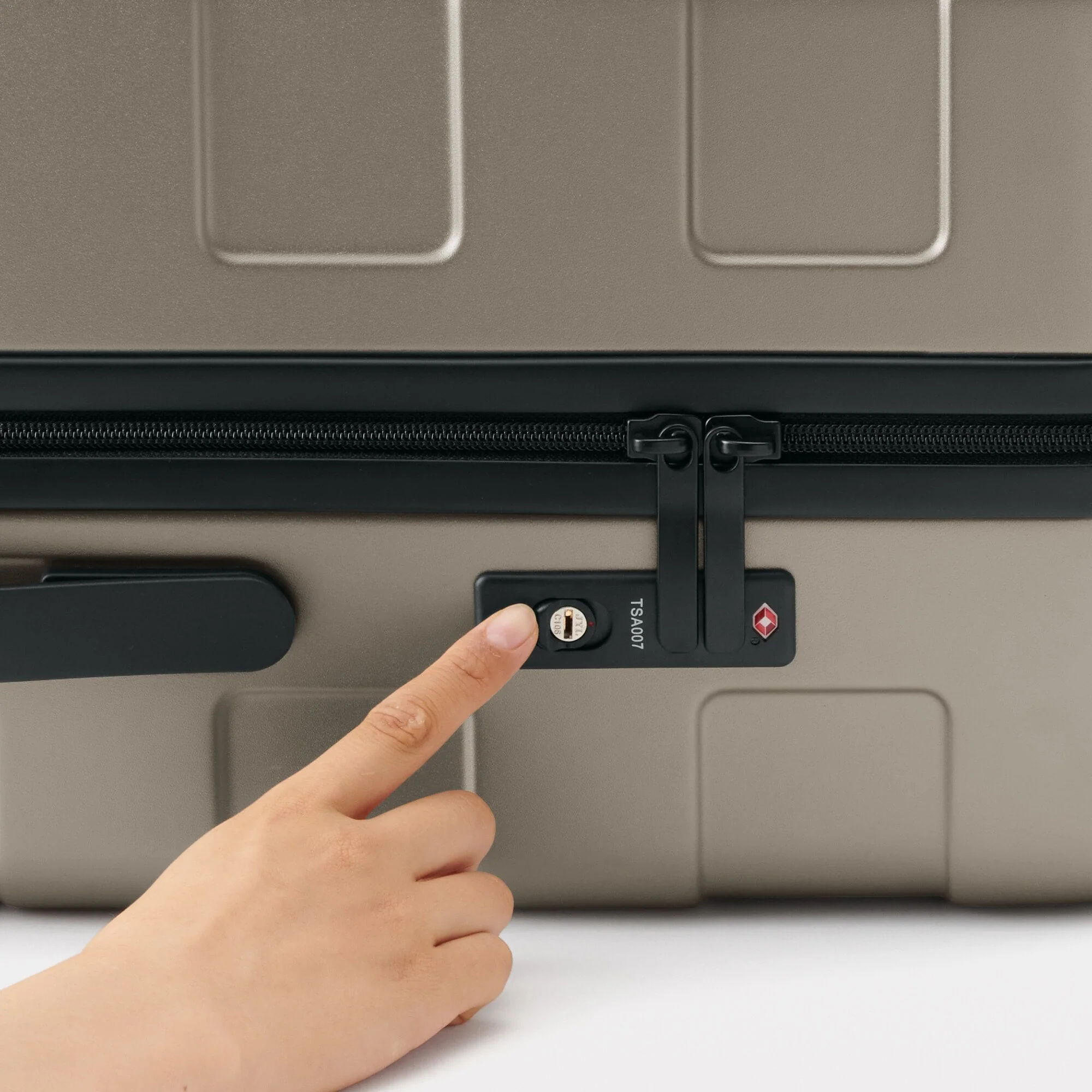 Adjustable Handle Hard Shell Suitcase 75L | Check-In - Image 94