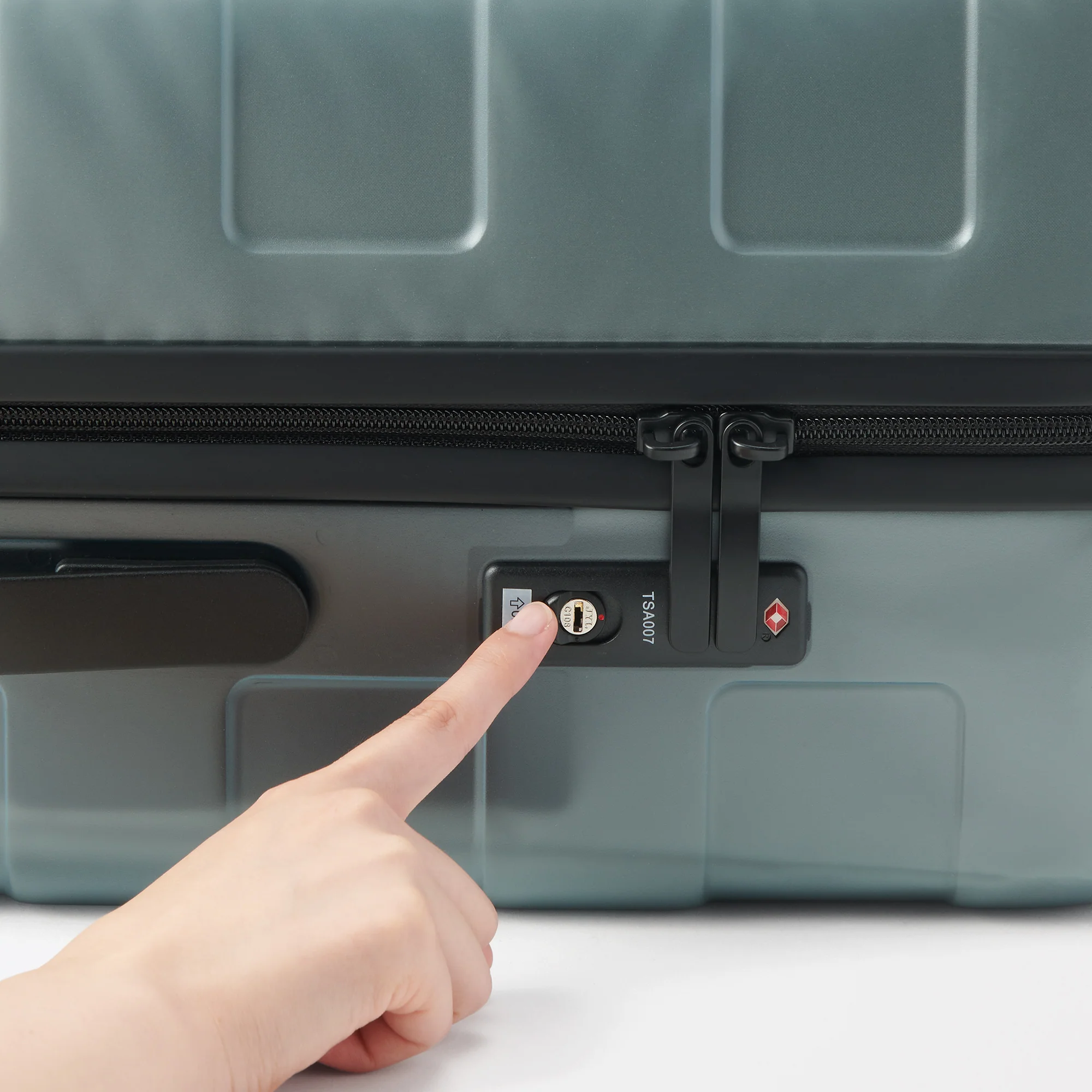 Adjustable Handle Hard Shell Suitcase 75L - Translucent | Check-In - Image 10