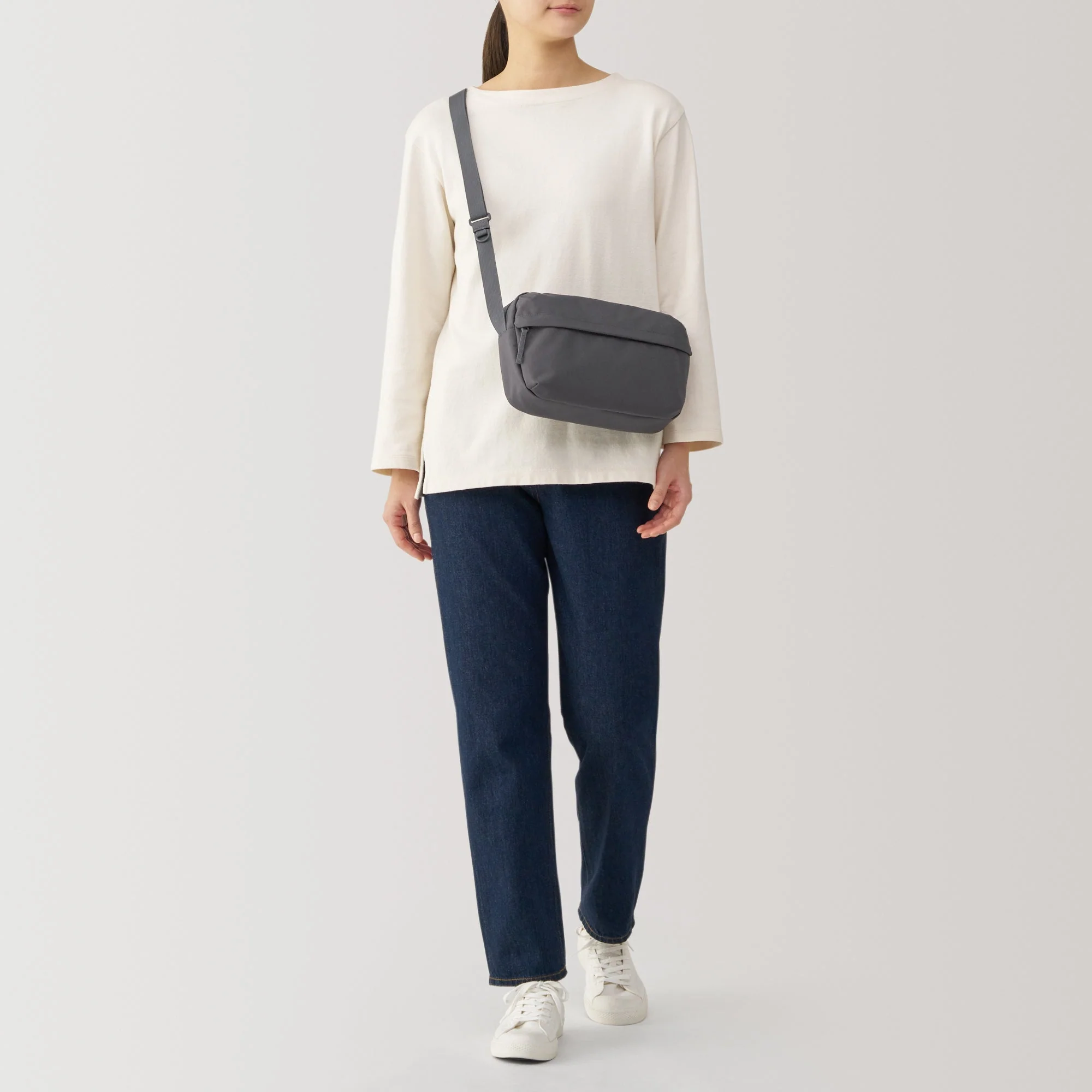 Back Pocket Shoulder Bag - Image 24