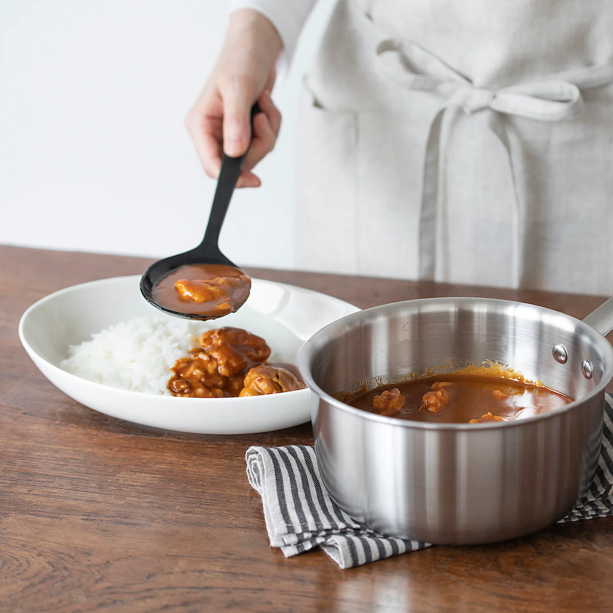 Beige Porcelain Curry and Pasta Dish - Image 4
