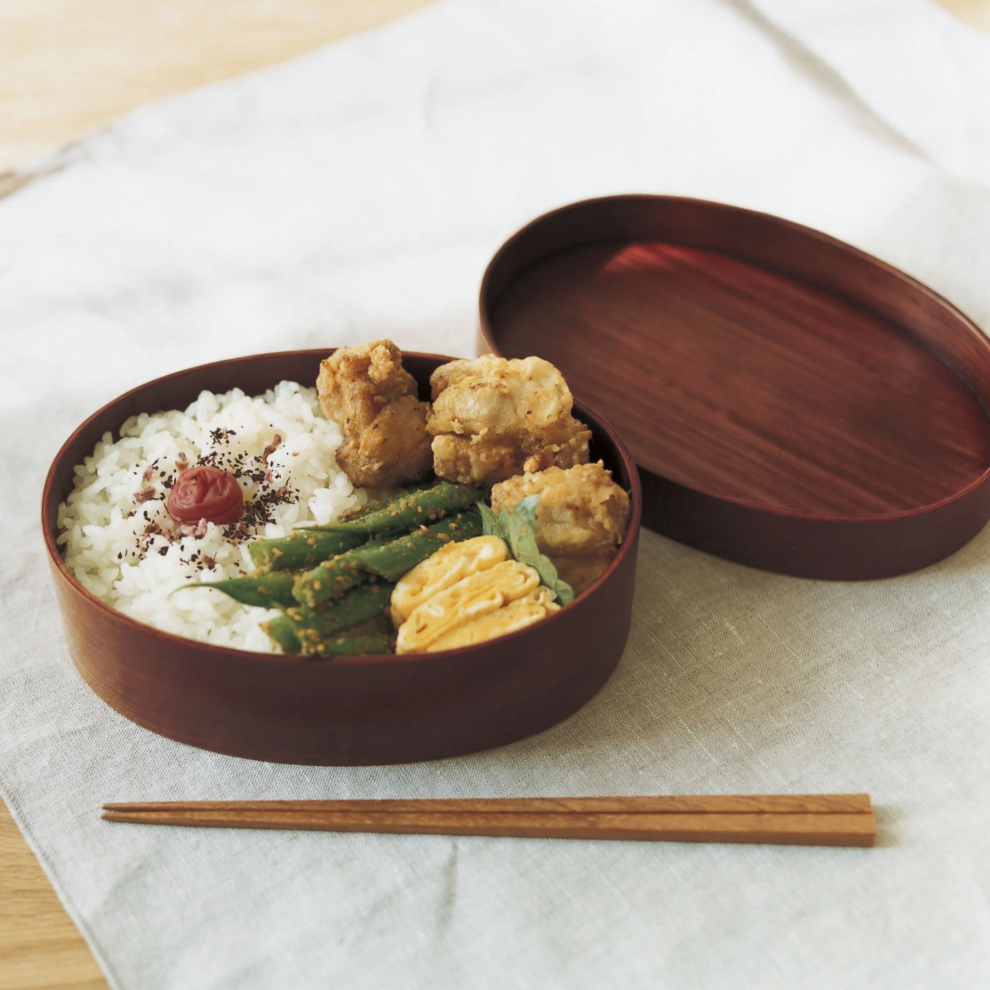Circular Lacquered Lunchbox - Image 2