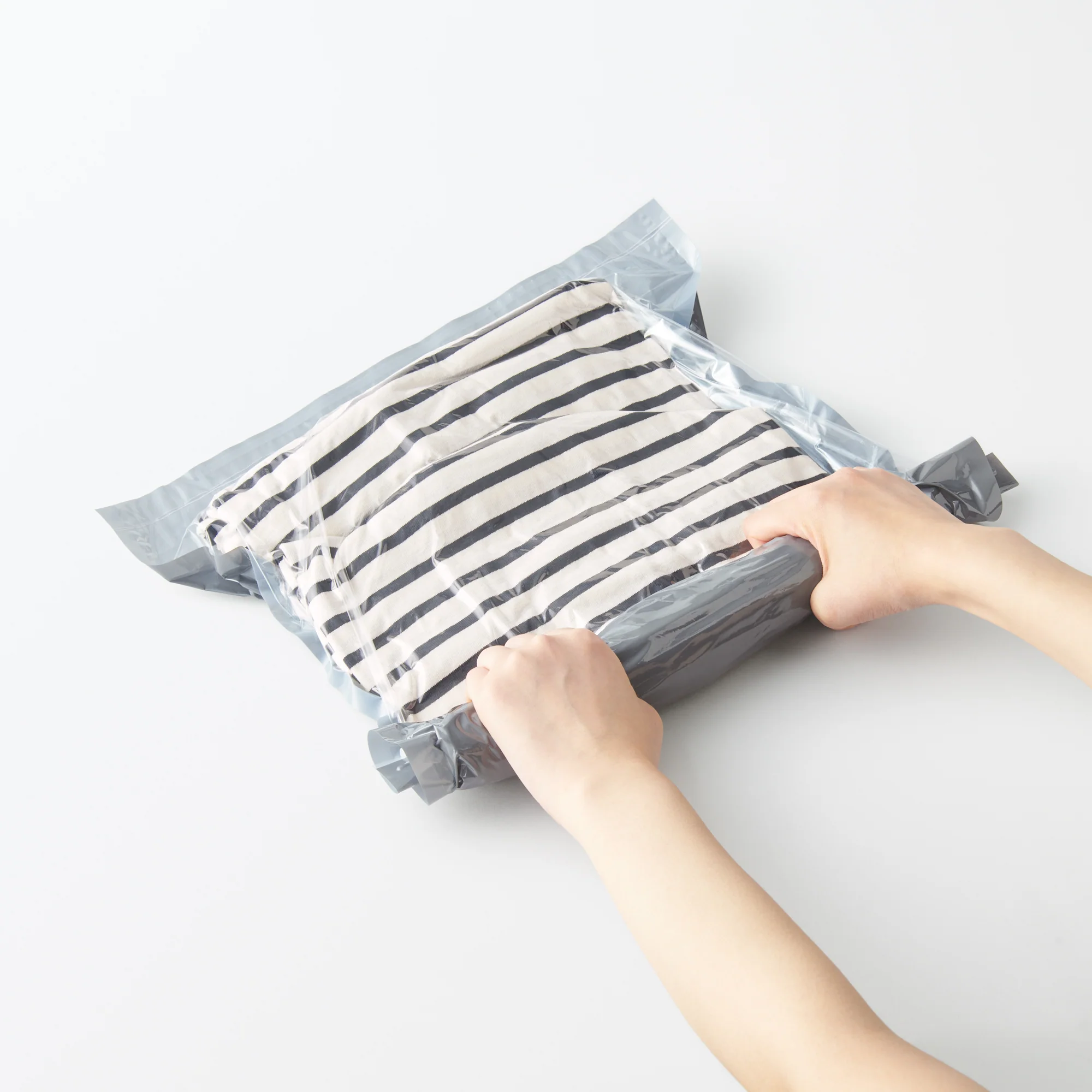 Compression Bag for Clothing (2 Pack) - 39 x 50 cm - Image 2