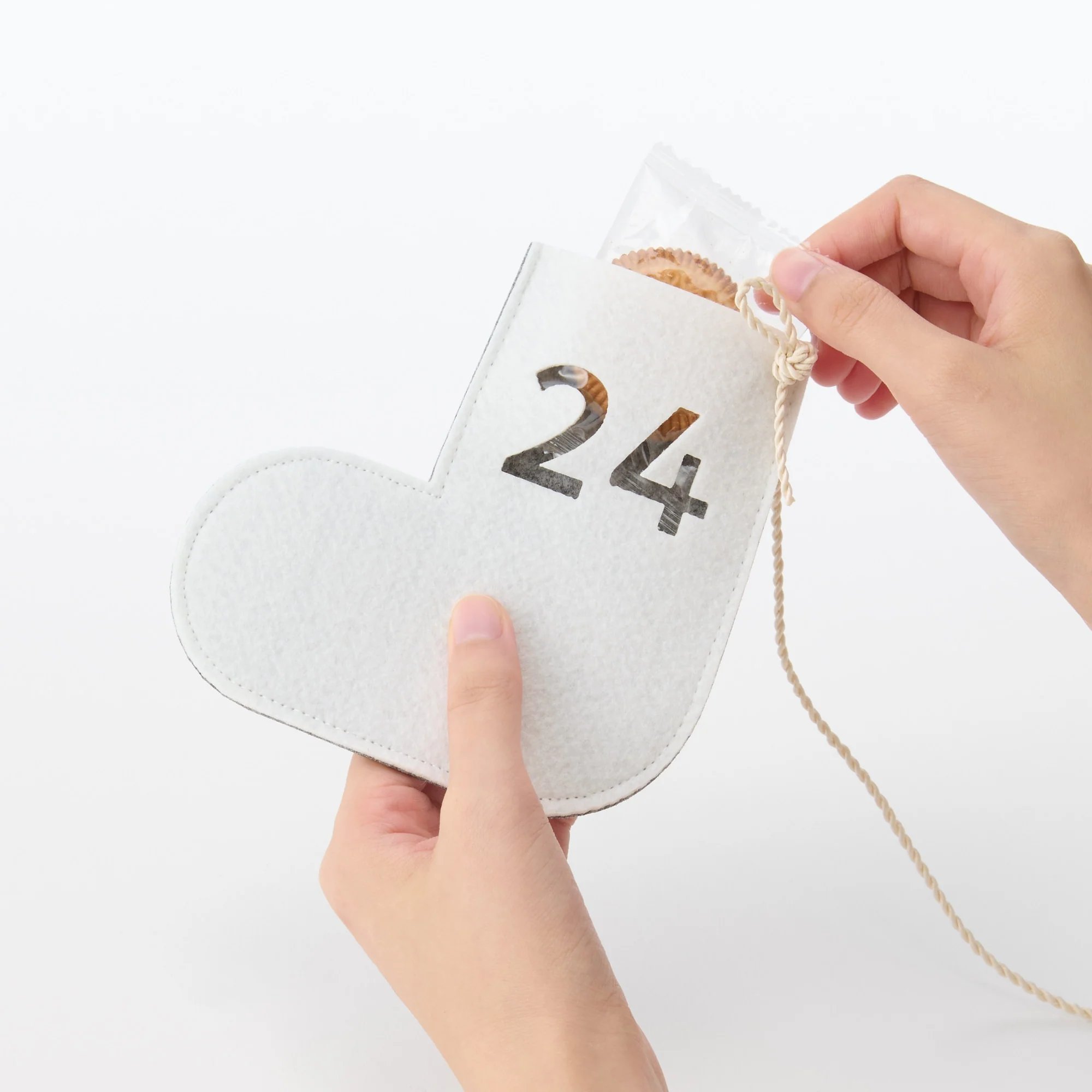 Felt Countdown Calendar - White/Grey - Image 5