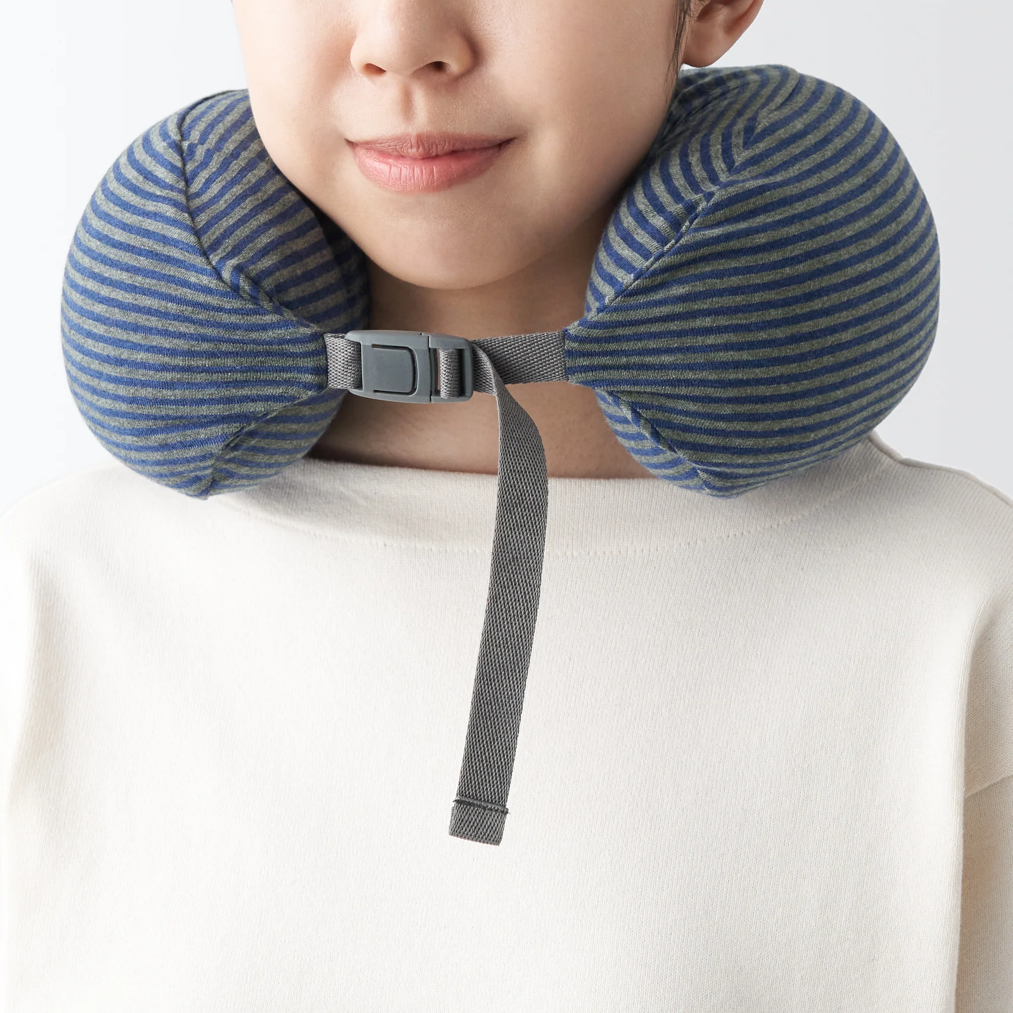 Fitting Neck Cushion - Image 10
