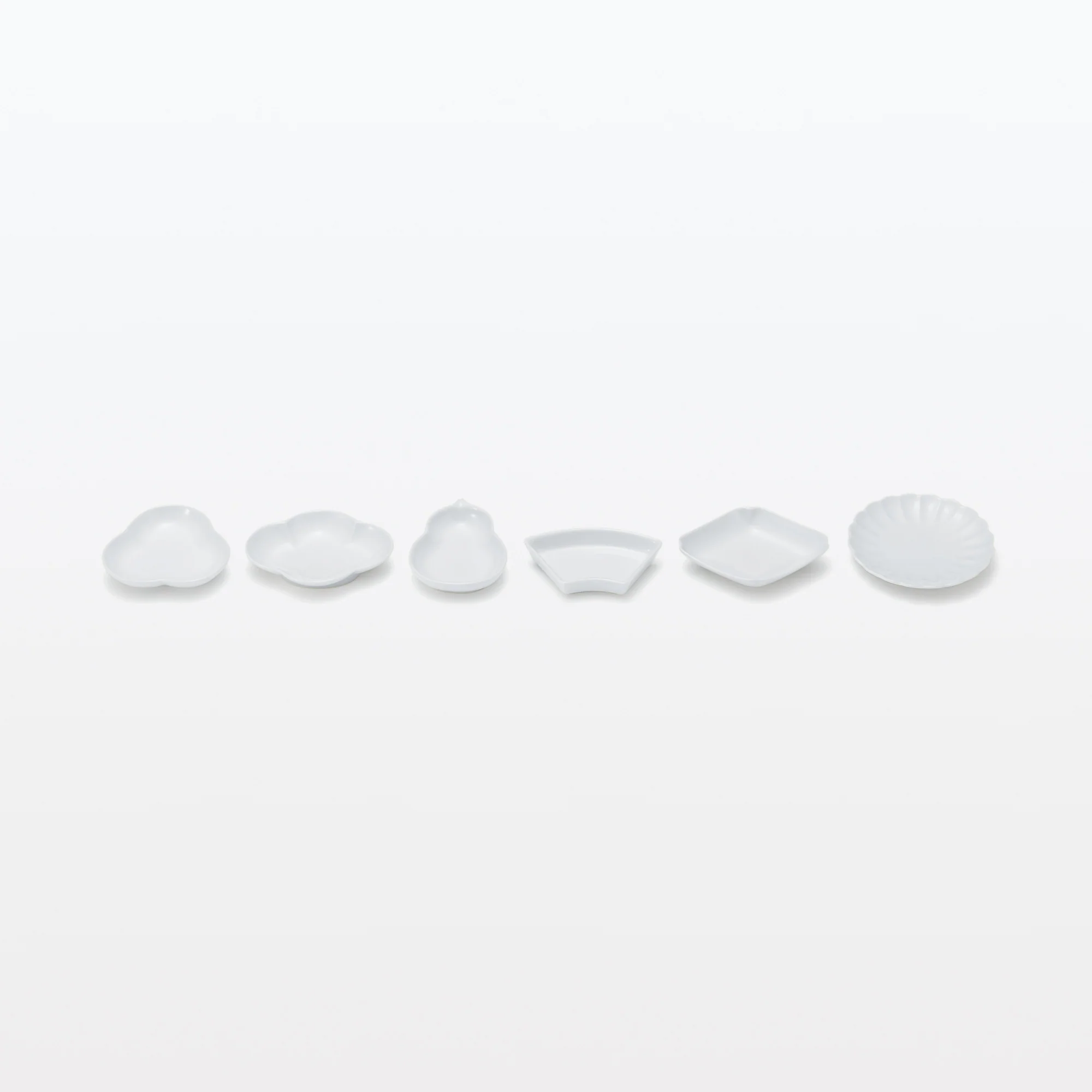 Hasami Ware Lucky Small Plate - Chrysanthemum - White - Image 7