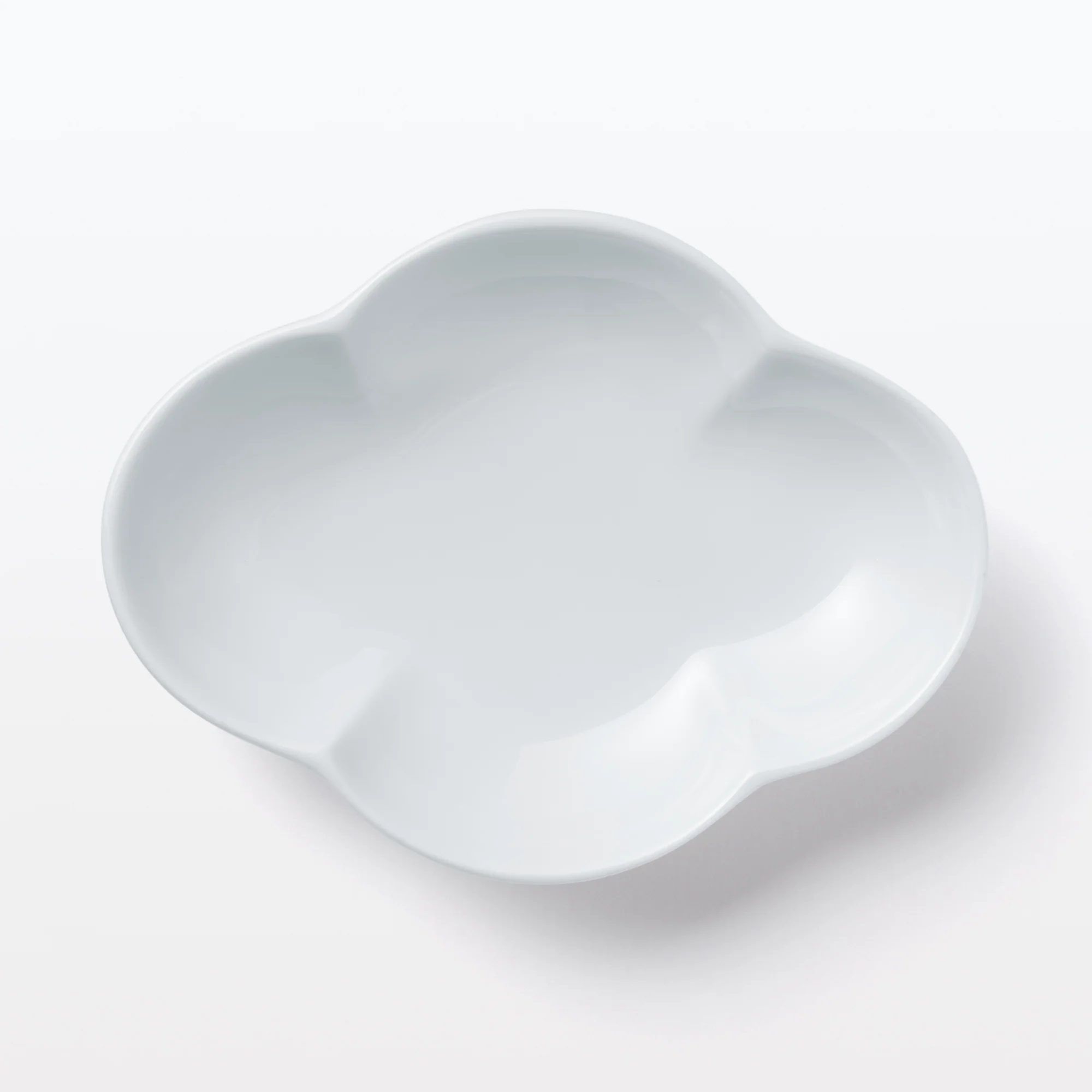 Hasami Ware Lucky Small Plate - Flowering Quince - White - Image 3