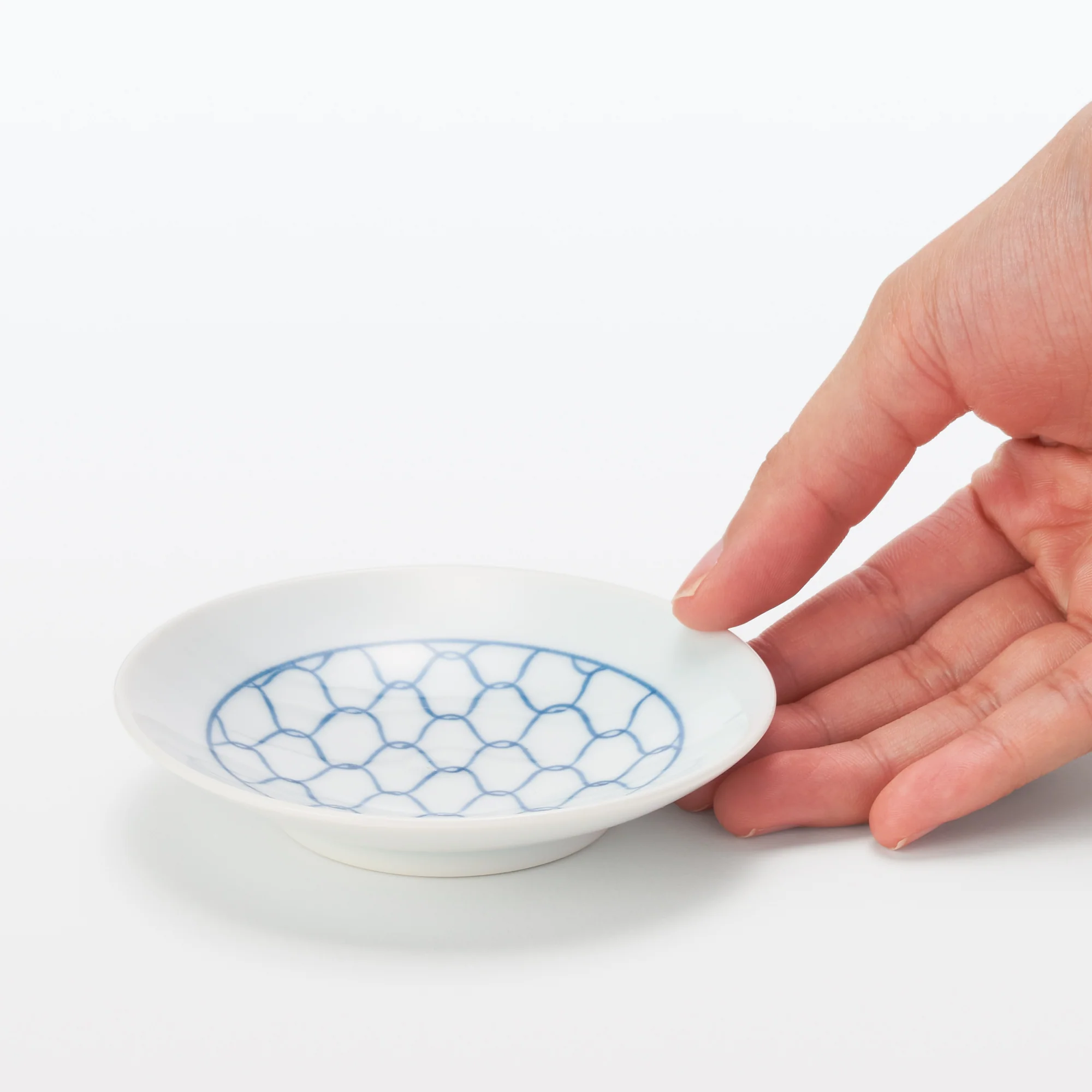 Hasami Ware Small Plate - Mesh Pattern - Image 6