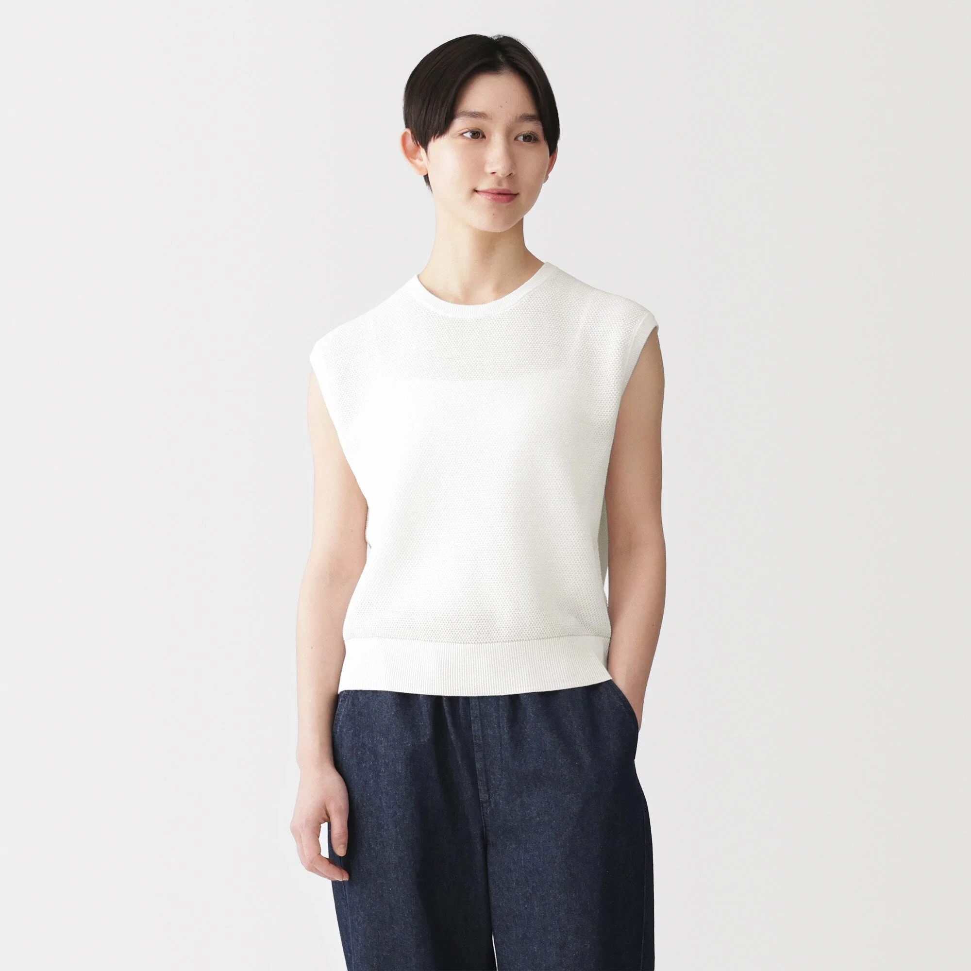 High-Twist Cotton Sleeveless Sweater - Image 10