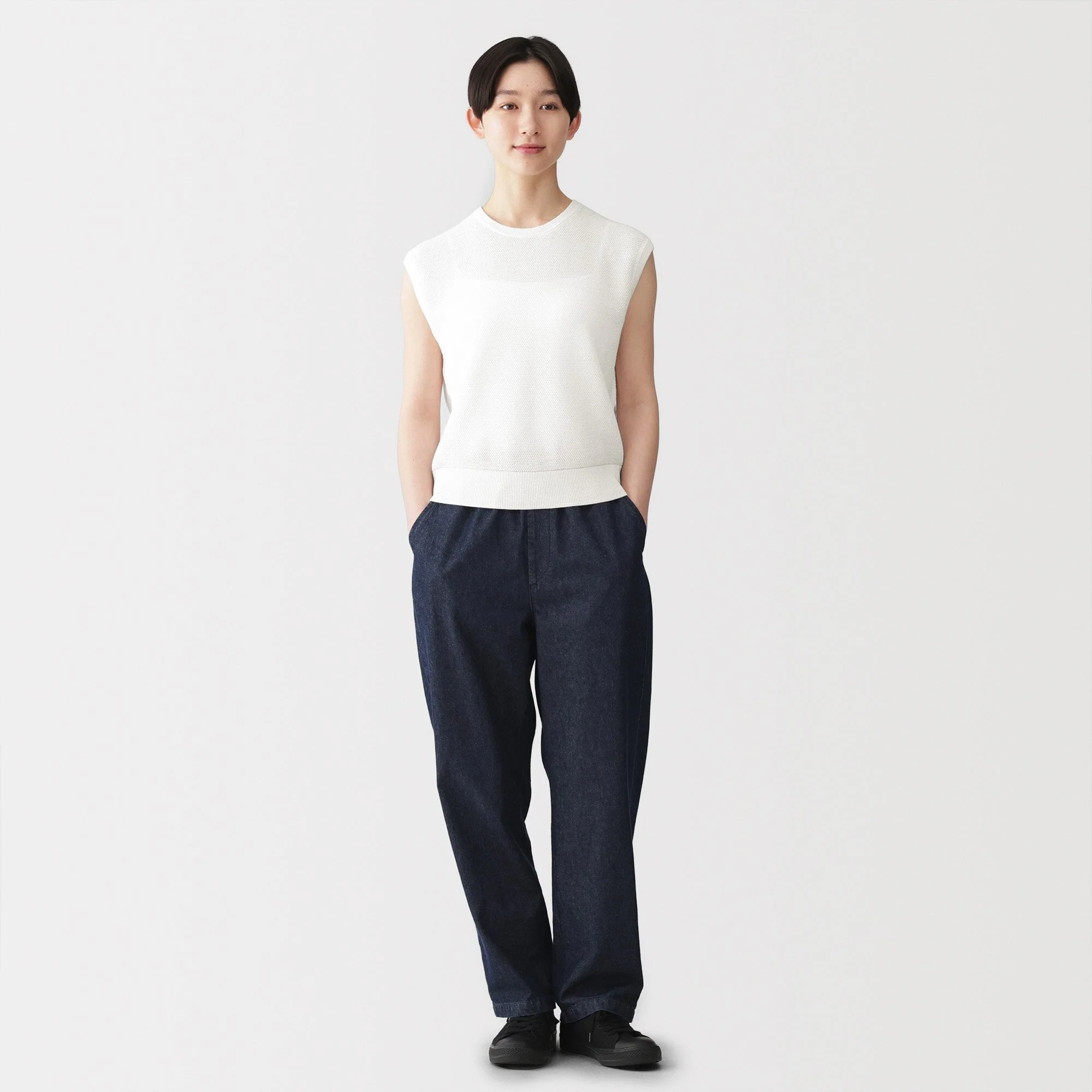 High-Twist Cotton Sleeveless Sweater - Image 11