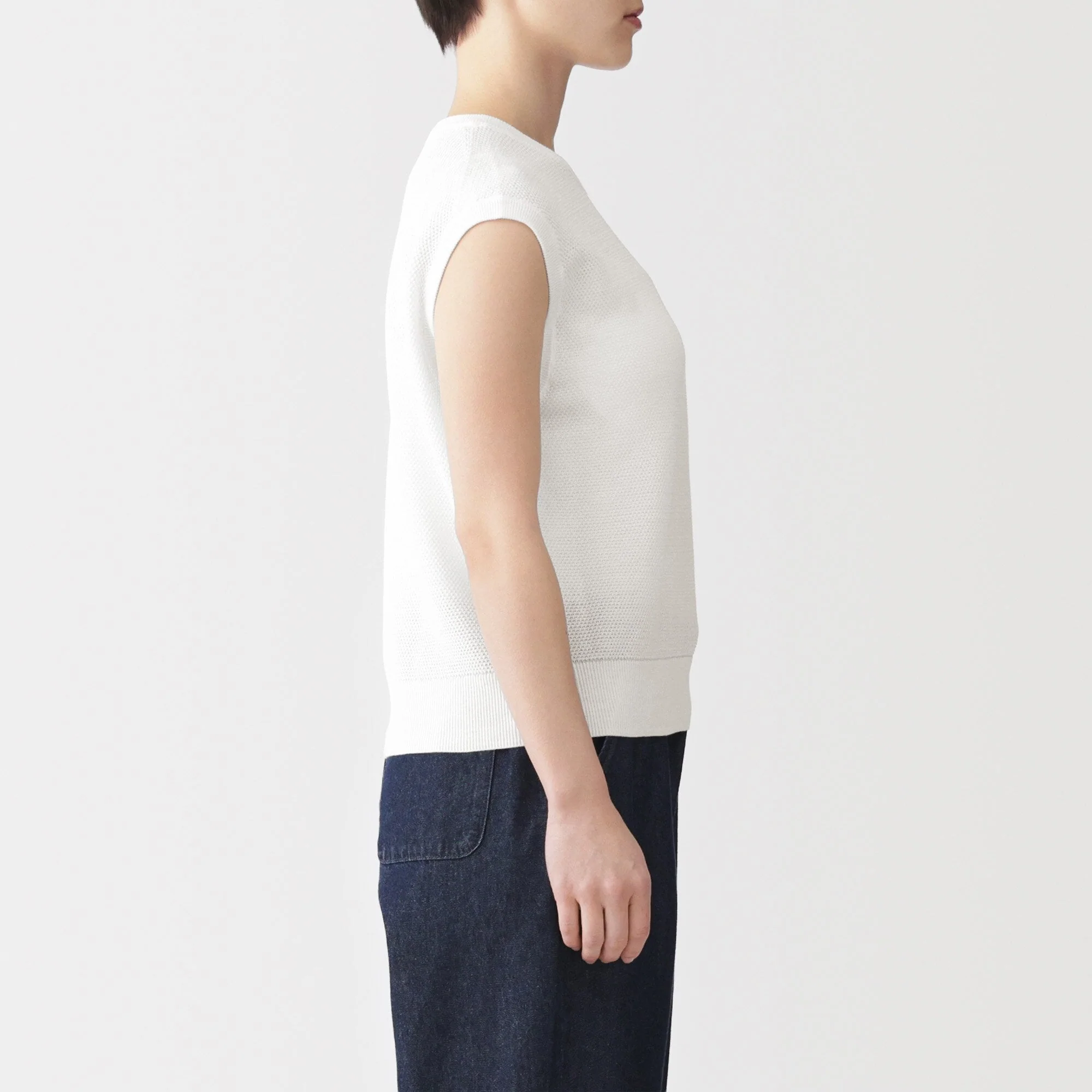 High-Twist Cotton Sleeveless Sweater - Image 12