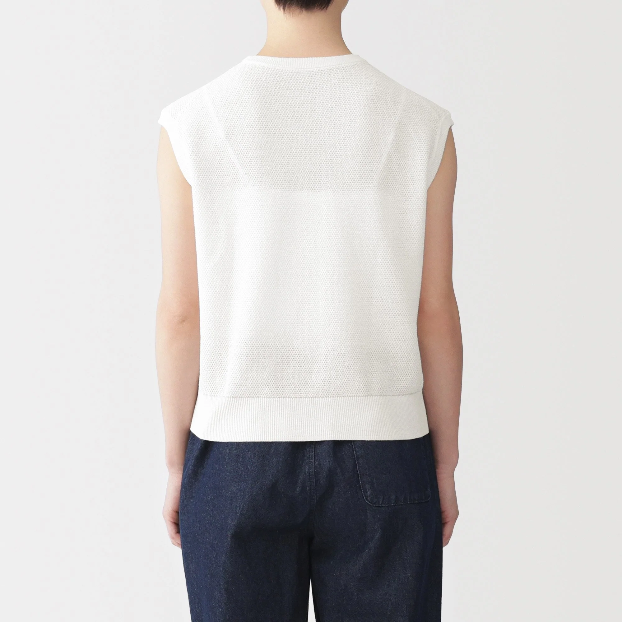 High-Twist Cotton Sleeveless Sweater - Image 13