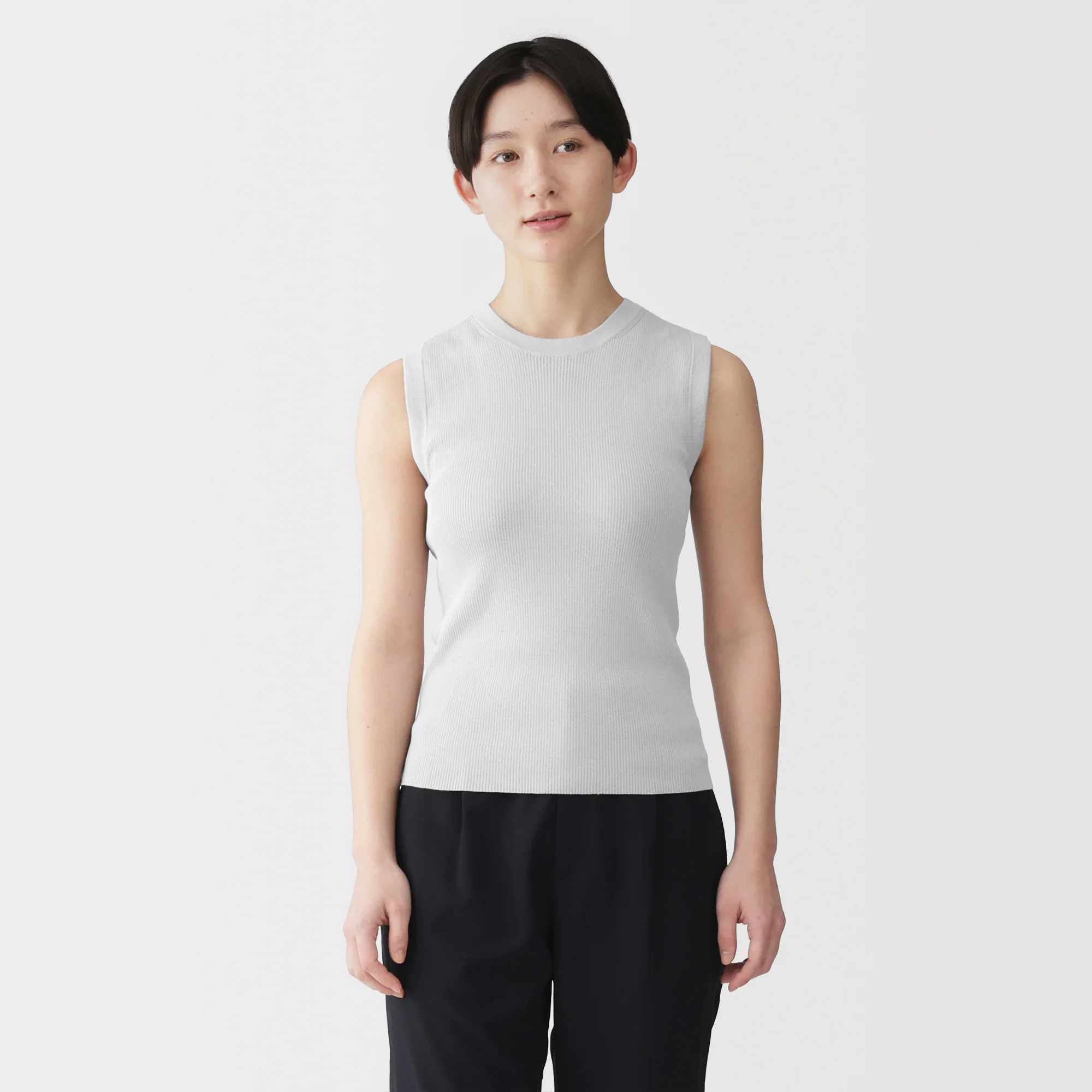 Light Knit Sleeveless Sweater - Image 10