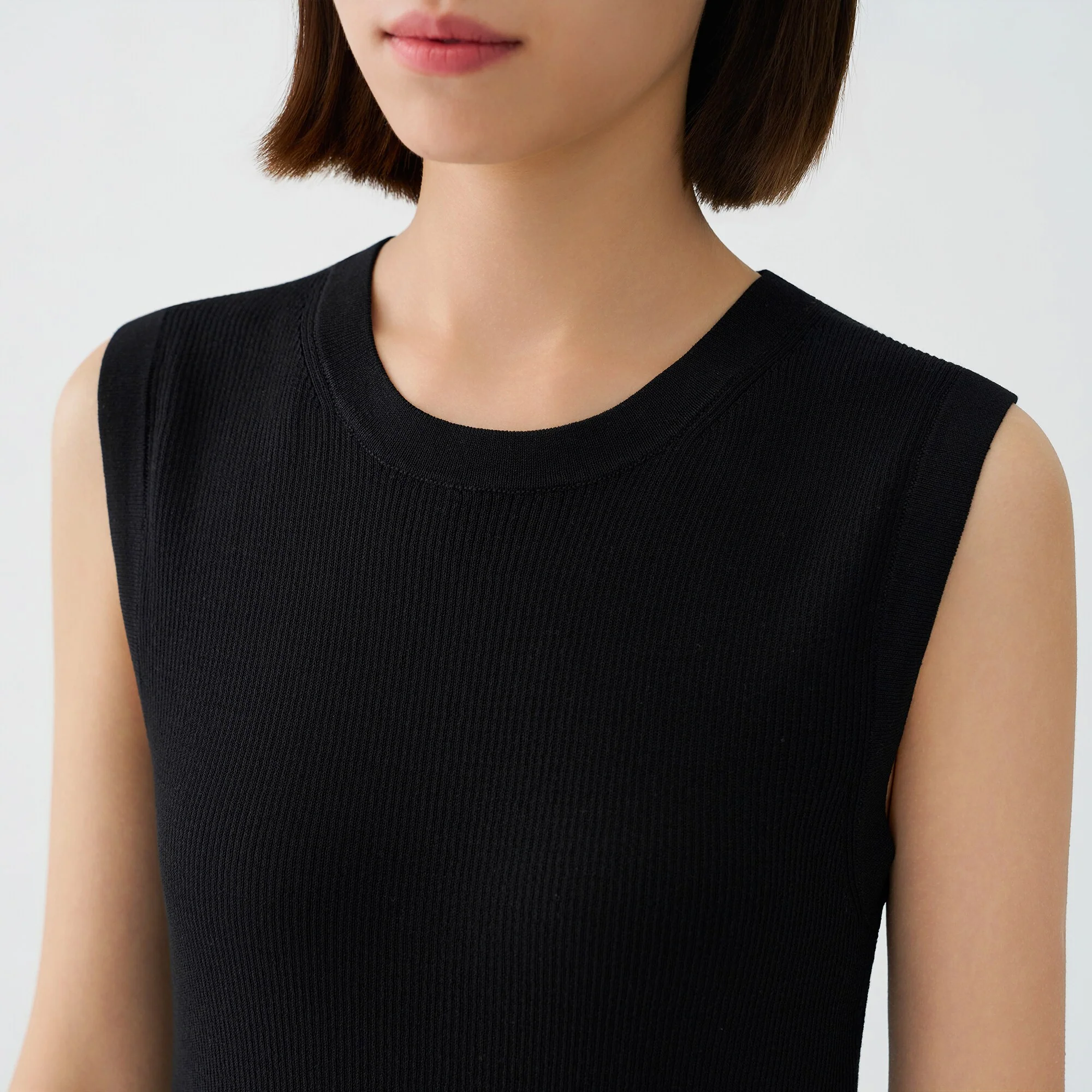 Light Knit Sleeveless Sweater - Image 7