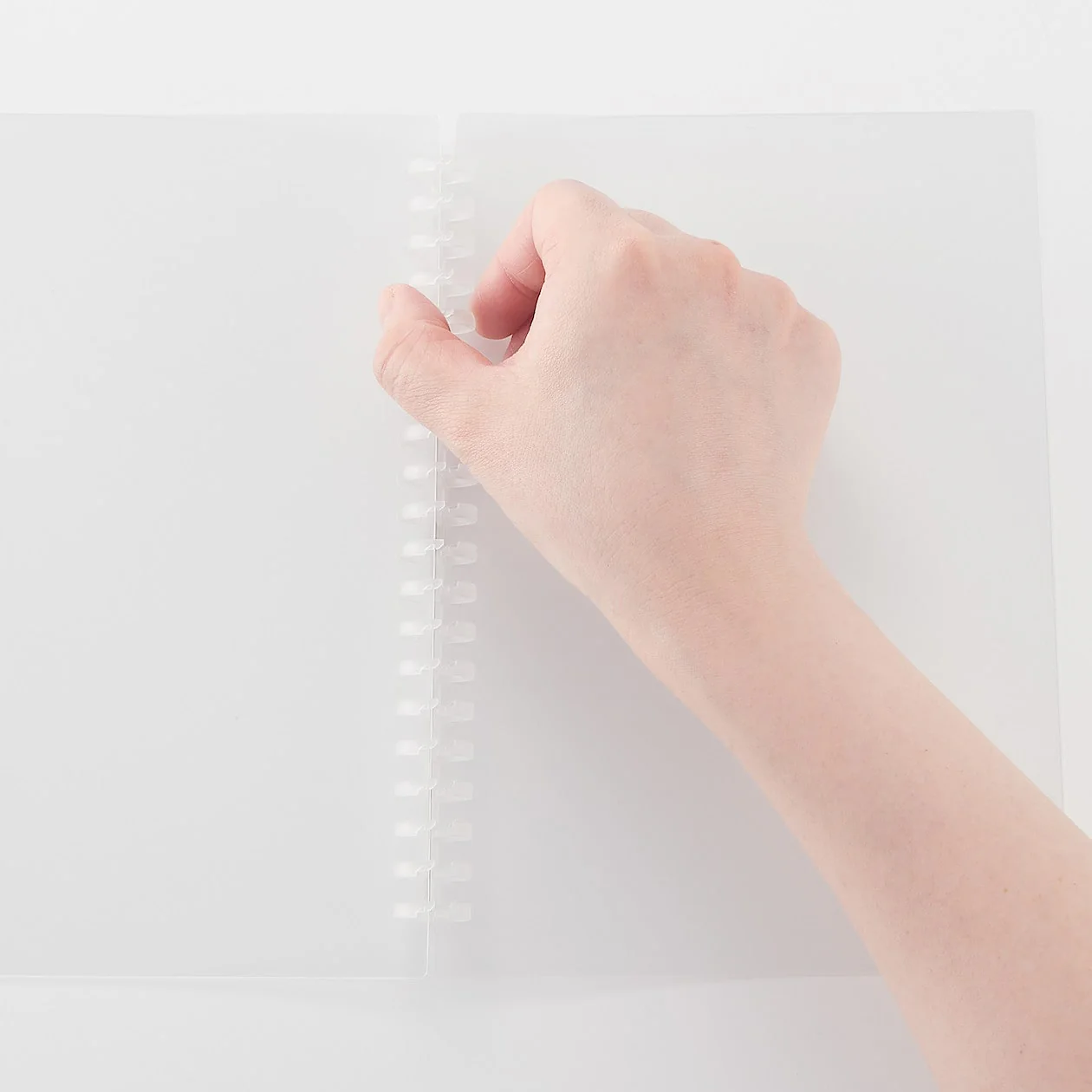 Polypropylene Cover for Loose Leaf Paper A5 20 Holes - Image 3
