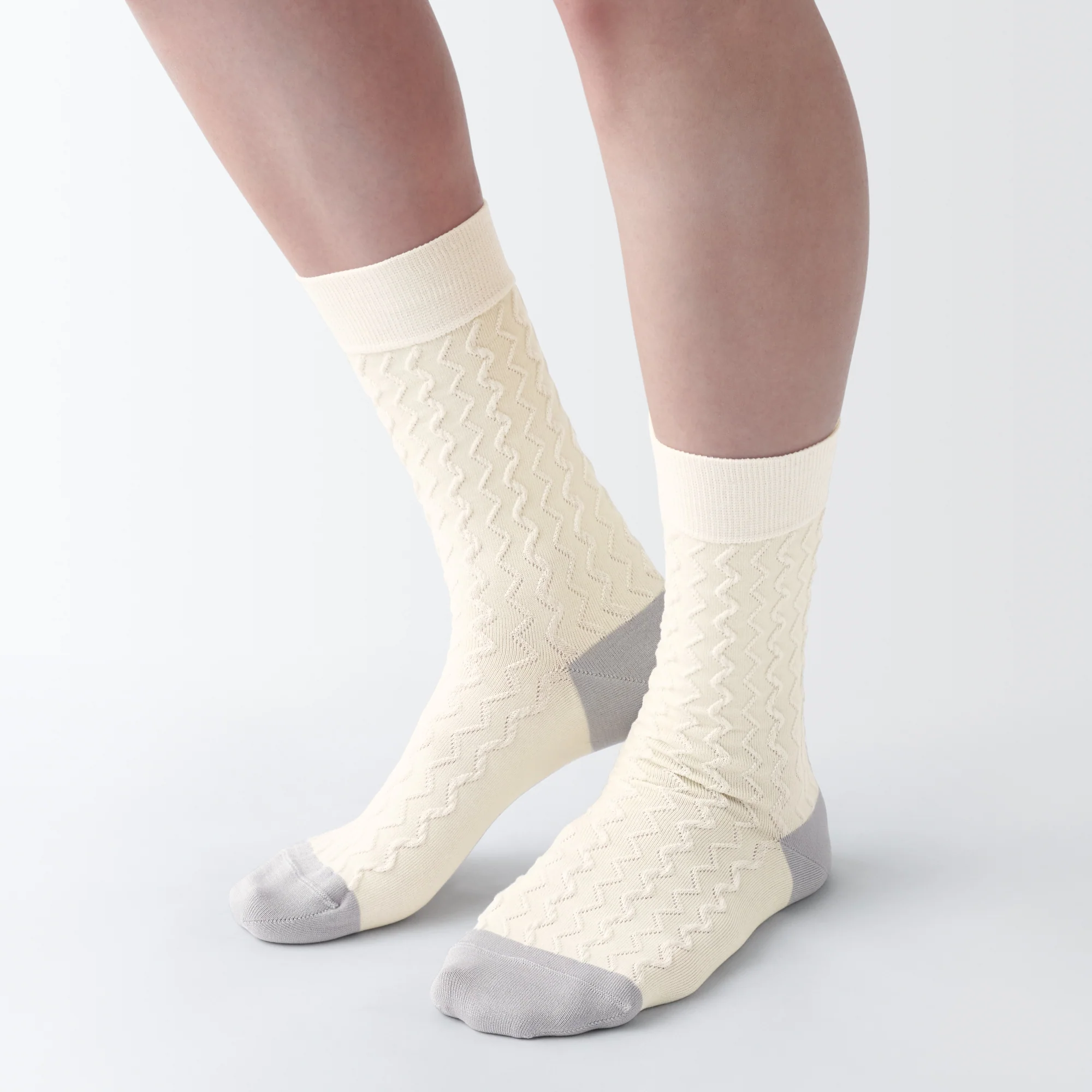 Lustrous Cotton Yarn Pattern Stitch Socks
