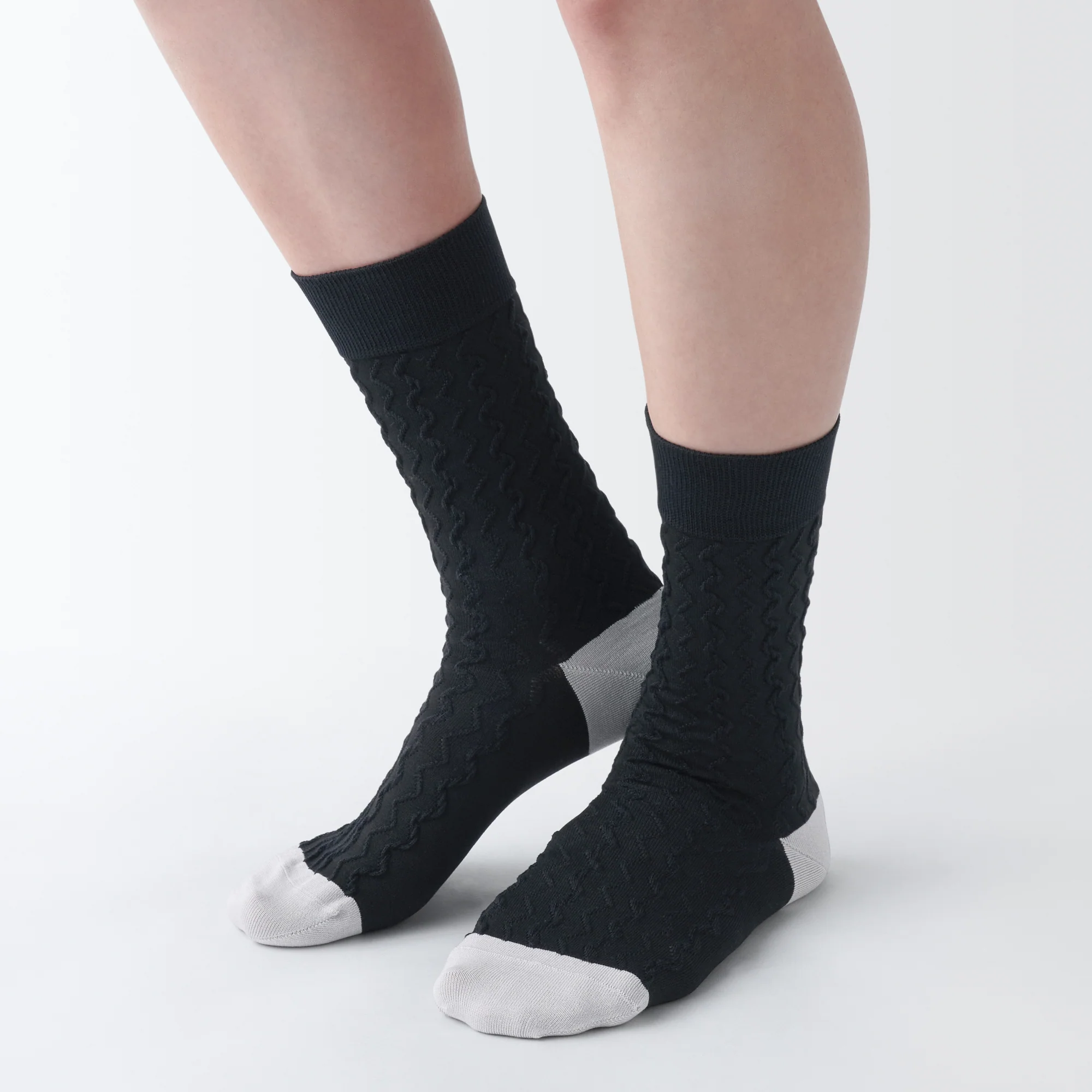 Lustrous Cotton Yarn Pattern Stitch Socks - Image 11