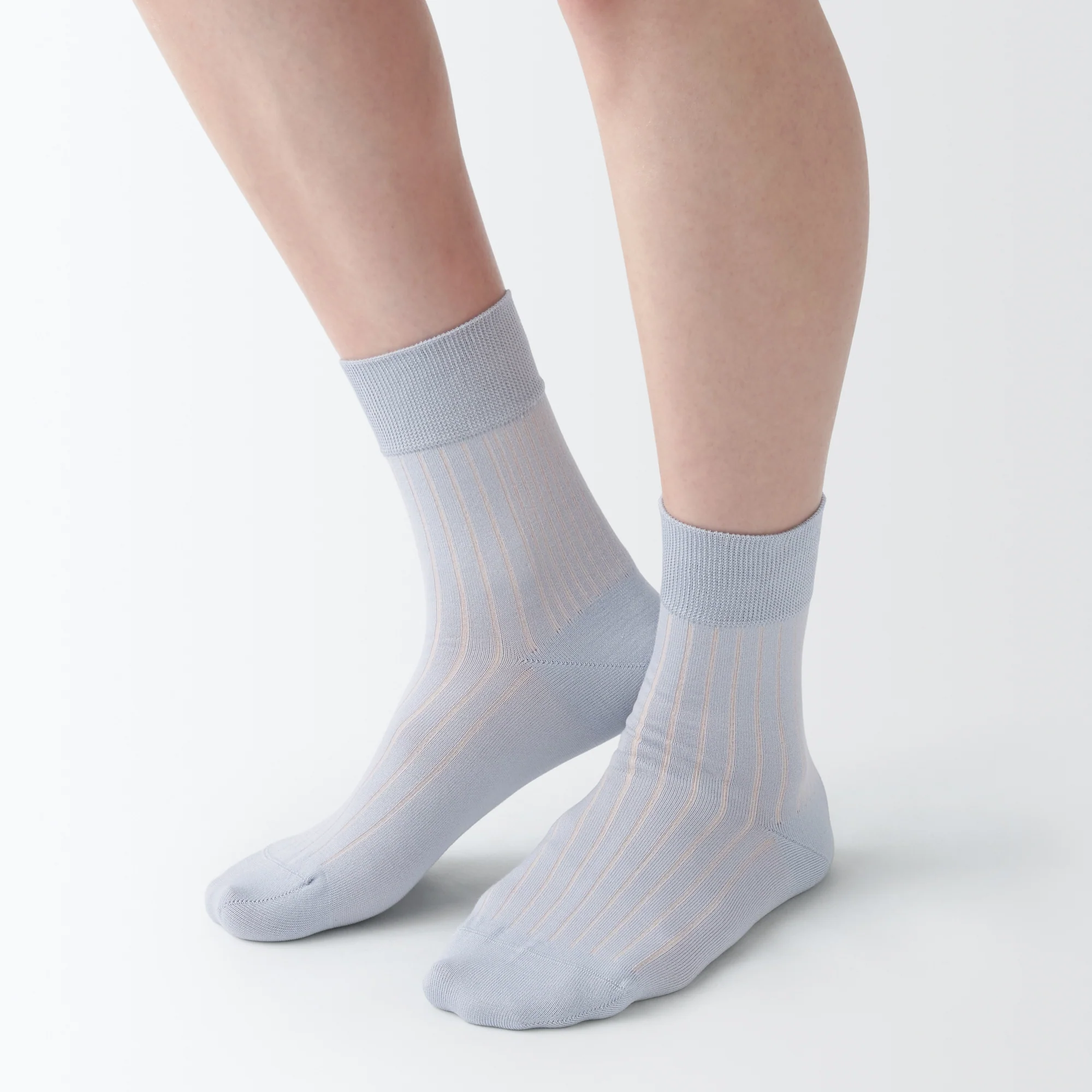 Lustrous Cotton Yarn Short Socks