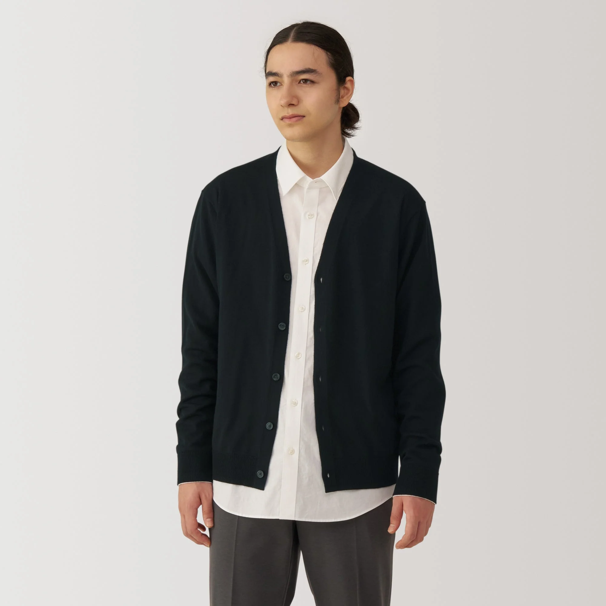 Men's Washable High-Gauge V Neck Cardigan - Image 10
