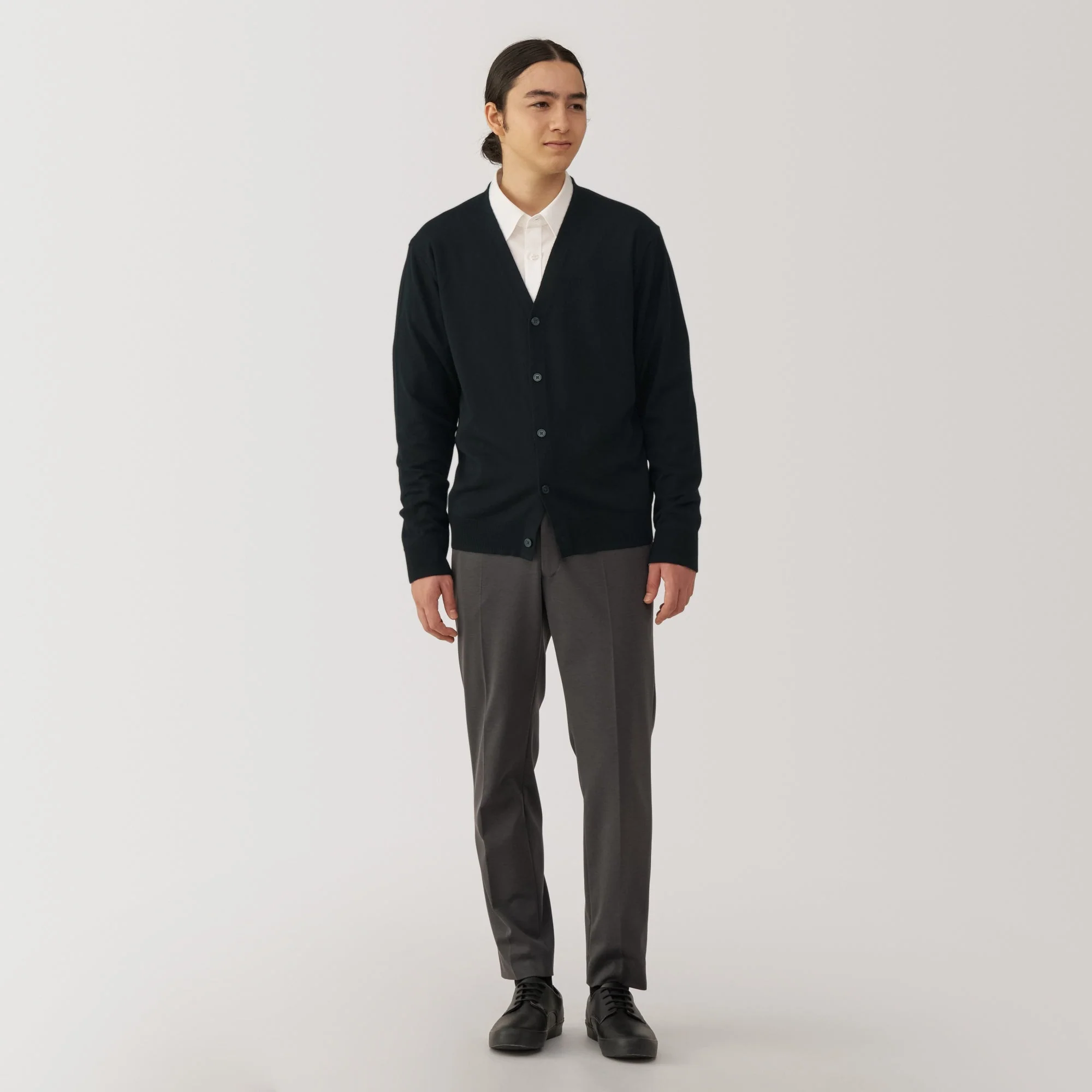 Men's Washable High-Gauge V Neck Cardigan - Image 11