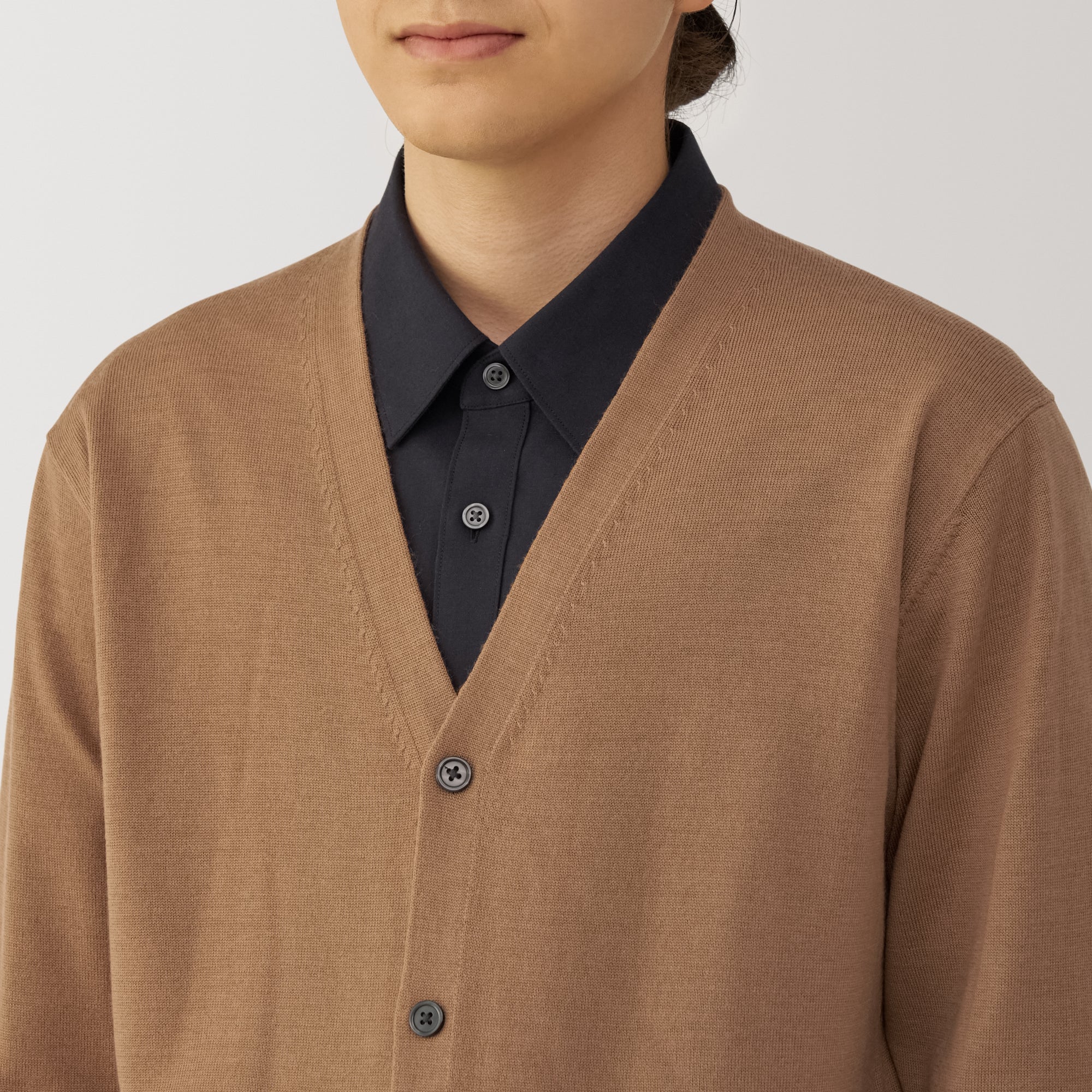 Men's Washable High-Gauge V Neck Cardigan - Image 7
