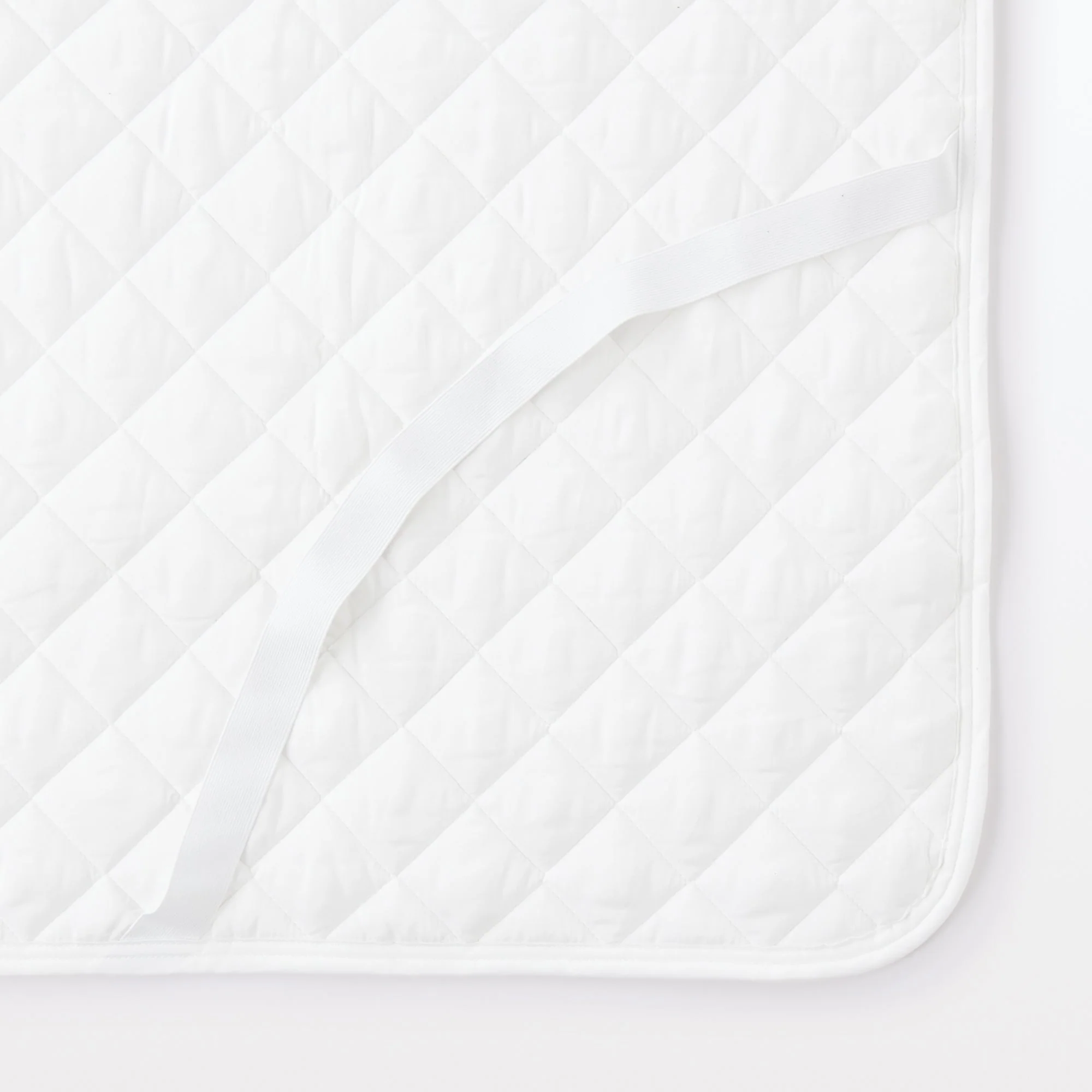 Polyester Bed Pad with Elastic - Image 2