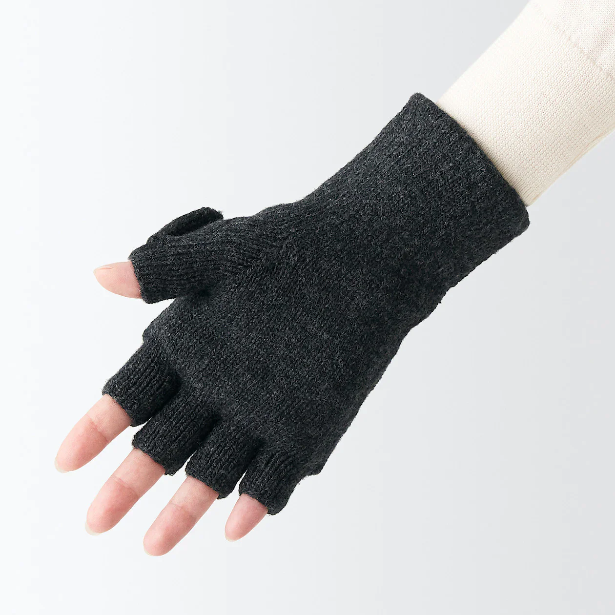 Polyester Blend Fingerless Gloves - Image 12