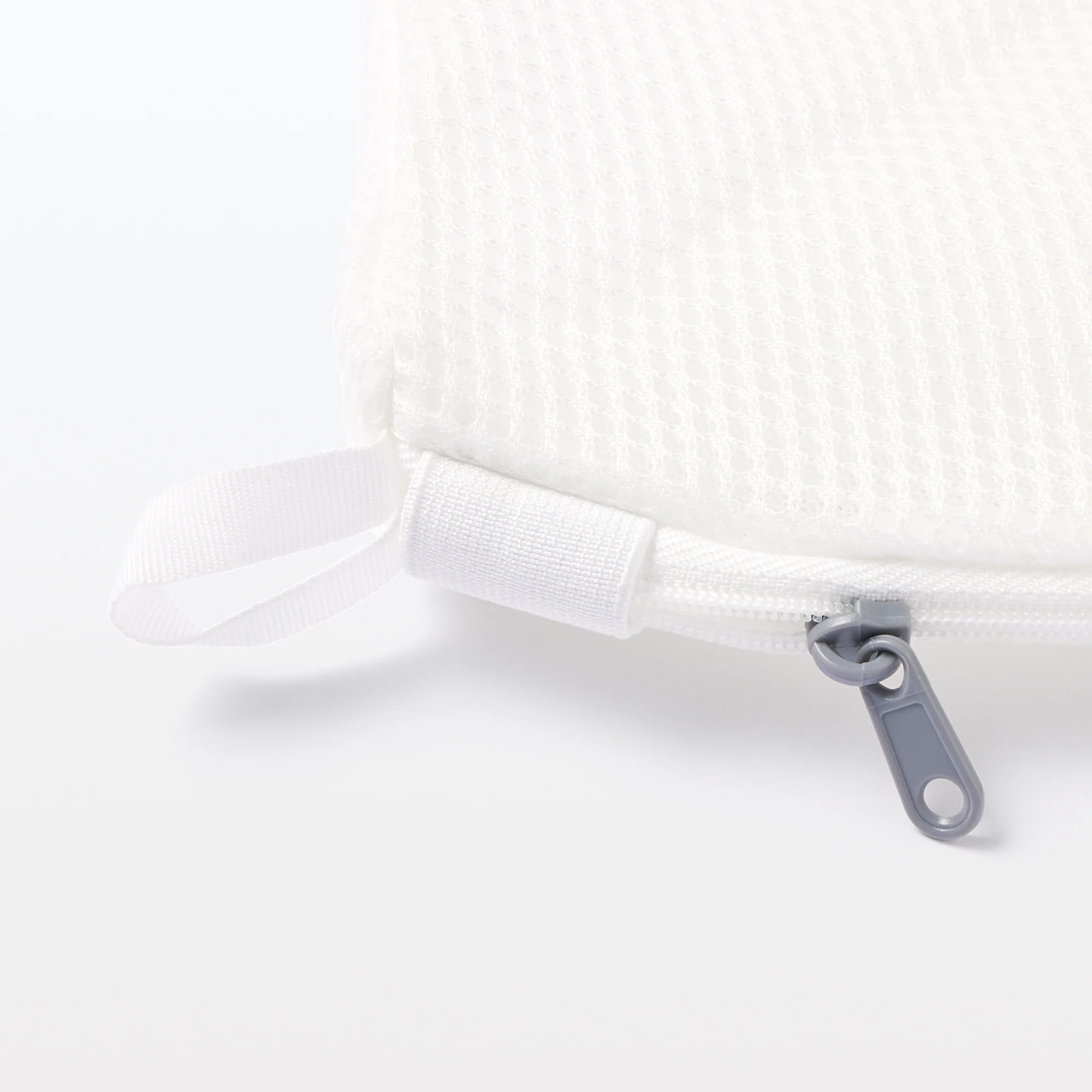 Polyester Cushion Mesh Round Laundry Net for Underwear - Image 3