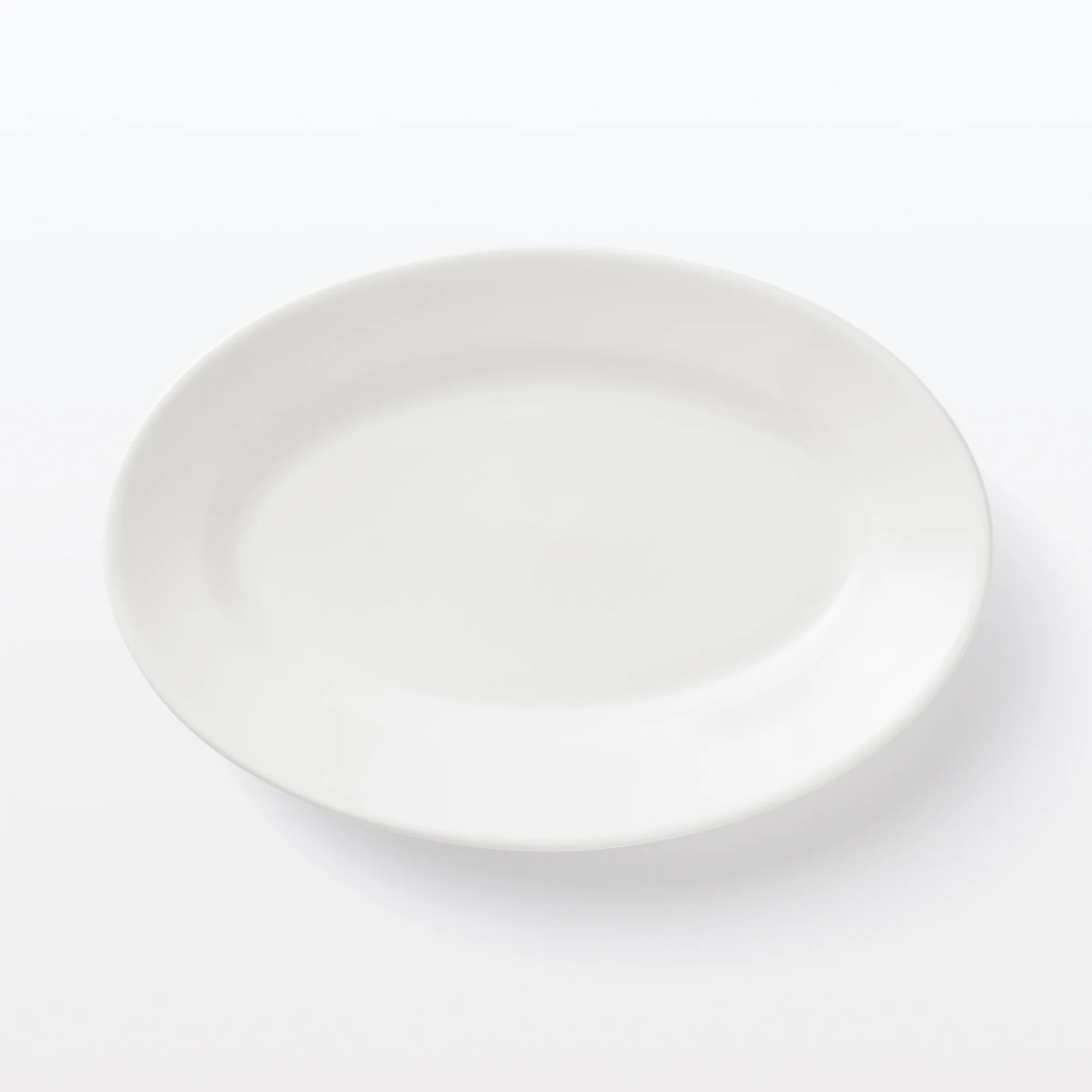 Porcelain Rimmed Oval Plate Large - White - Image 3