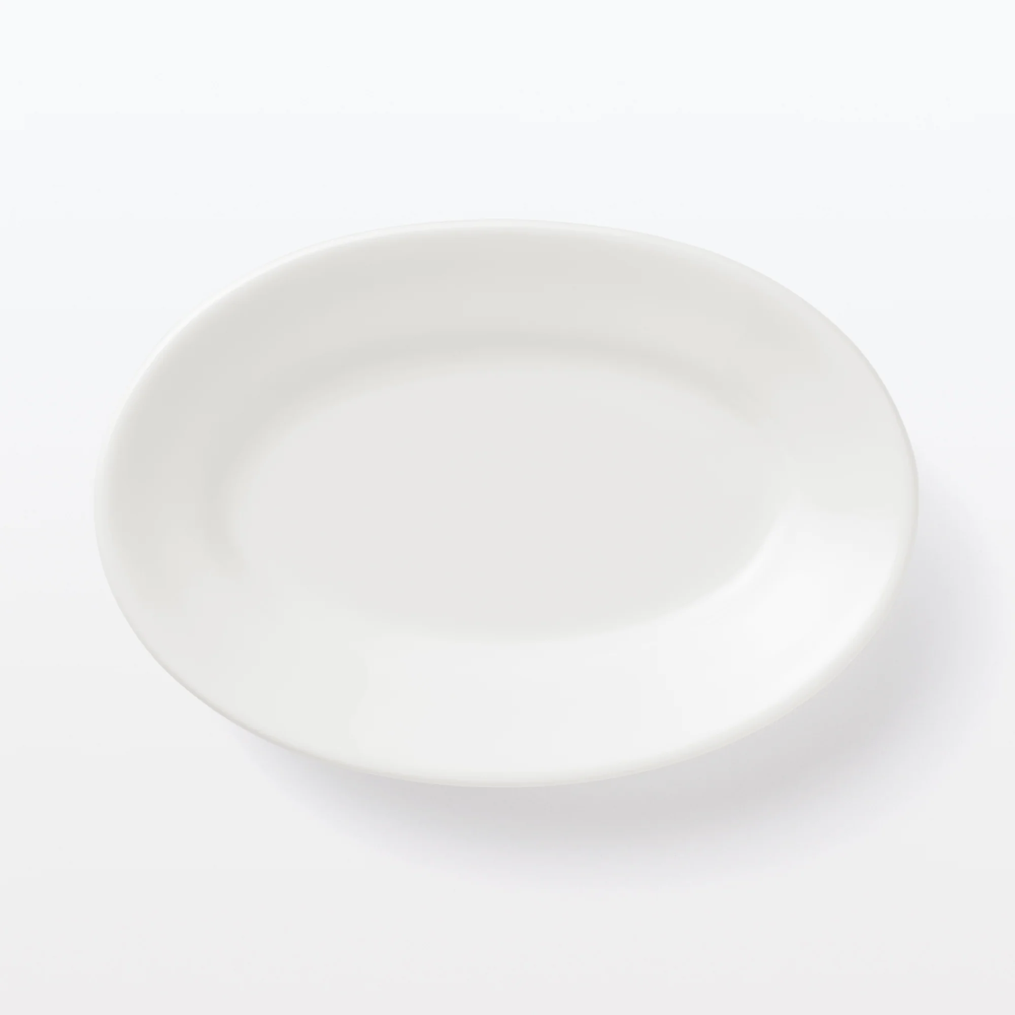 Porcelain Rimmed Oval Plate Small - White - Image 3