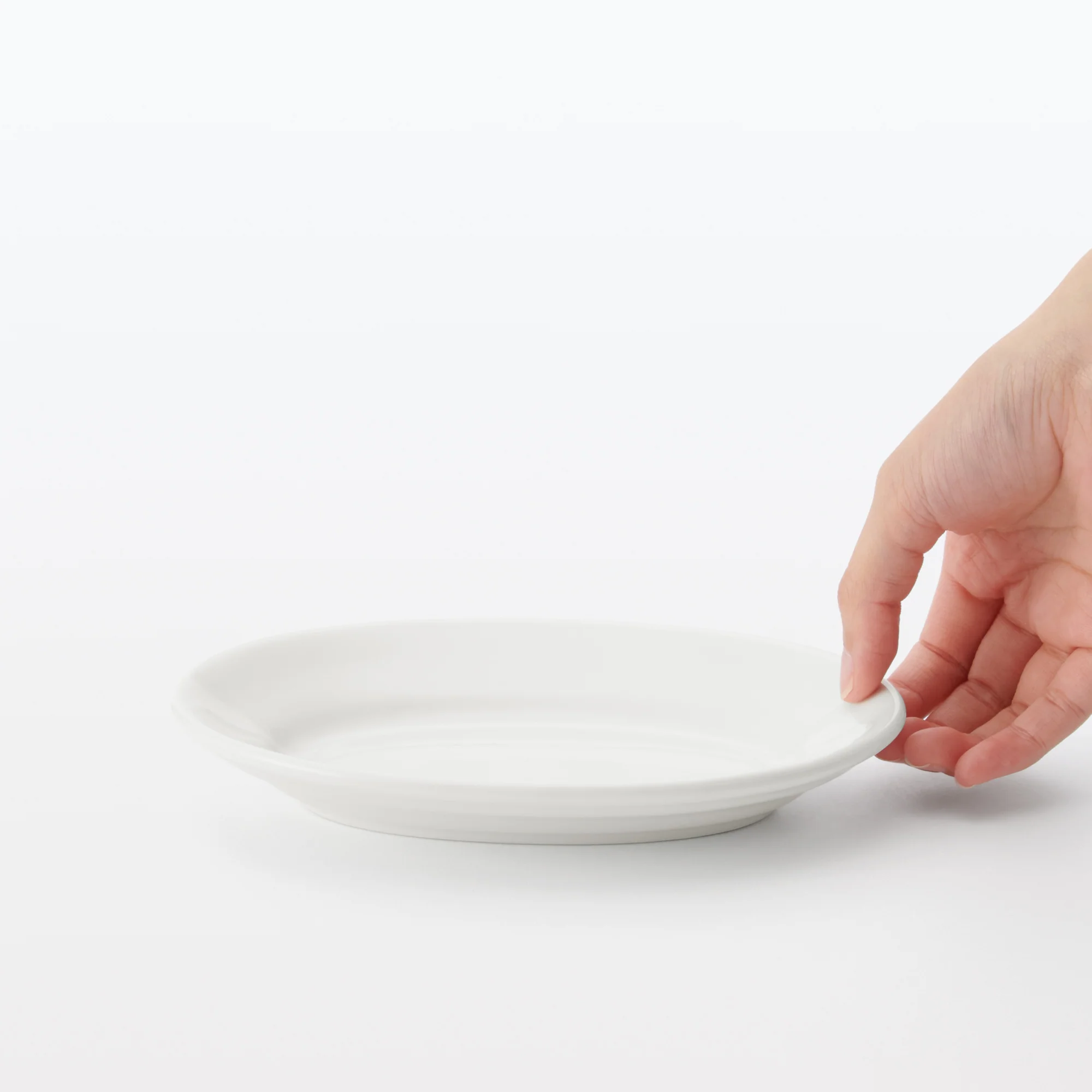 Porcelain Rimmed Oval Plate Small - White - Image 6