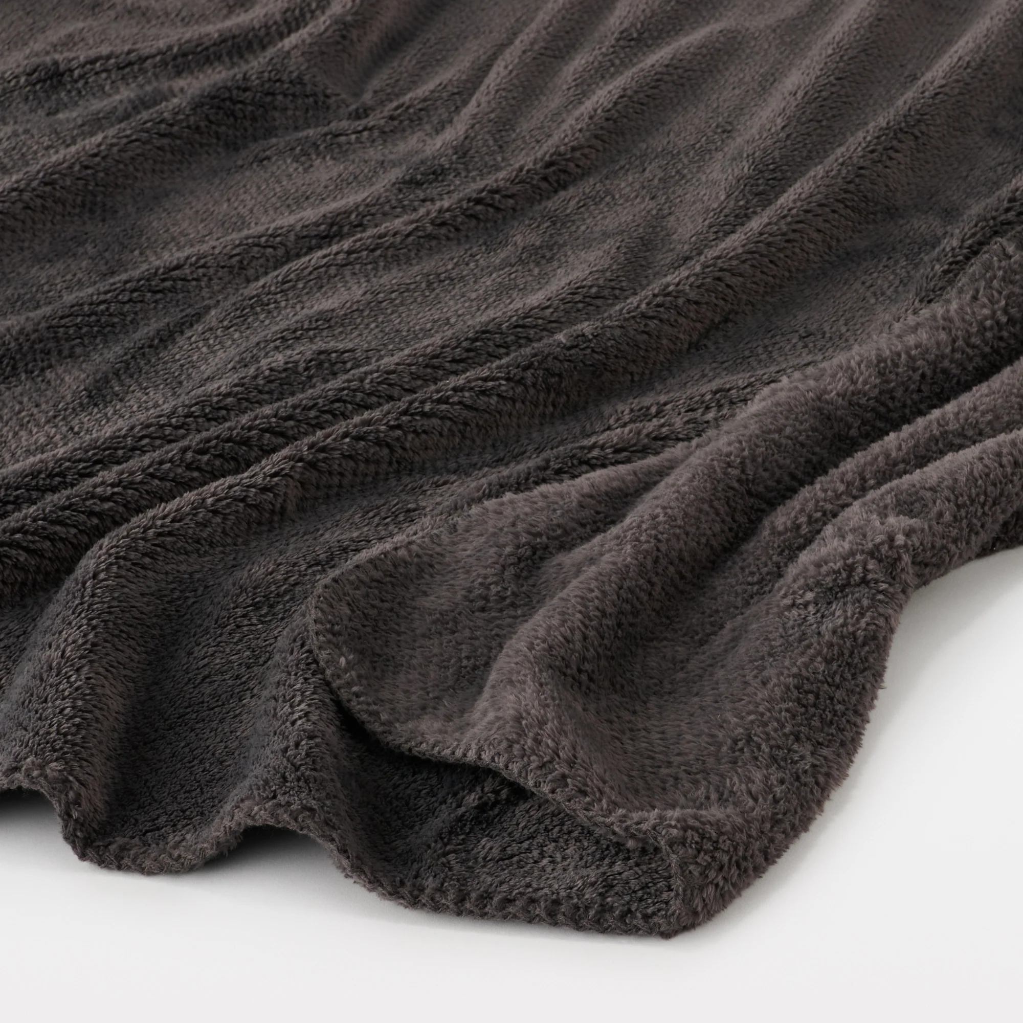 Recycled Polyester Warm Fibre Thin Blanket - Image 2