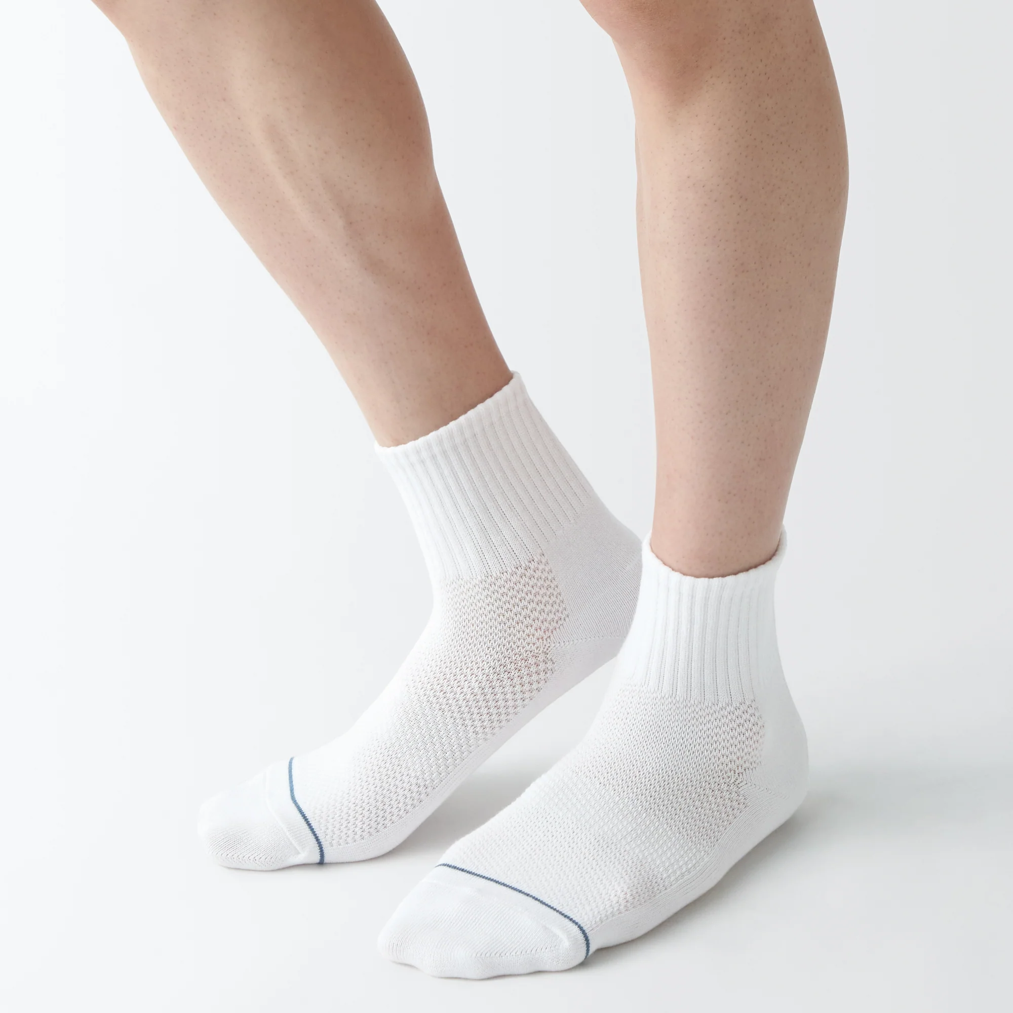 Right Angle Breathable Mesh Short Socks - Image 3