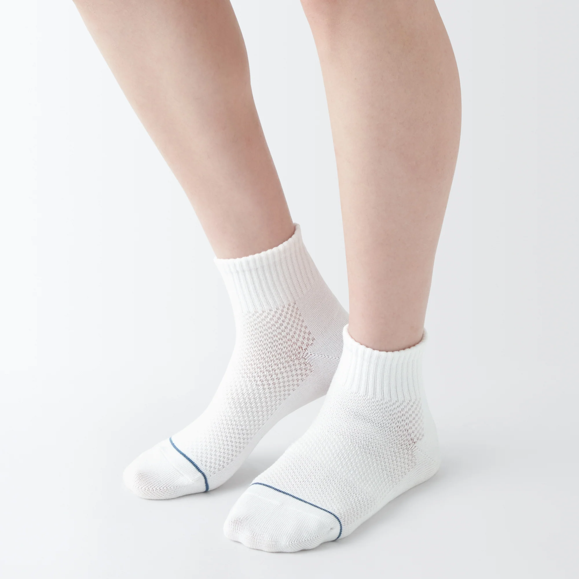 Right Angle Breathable Mesh Short Socks - Image 5