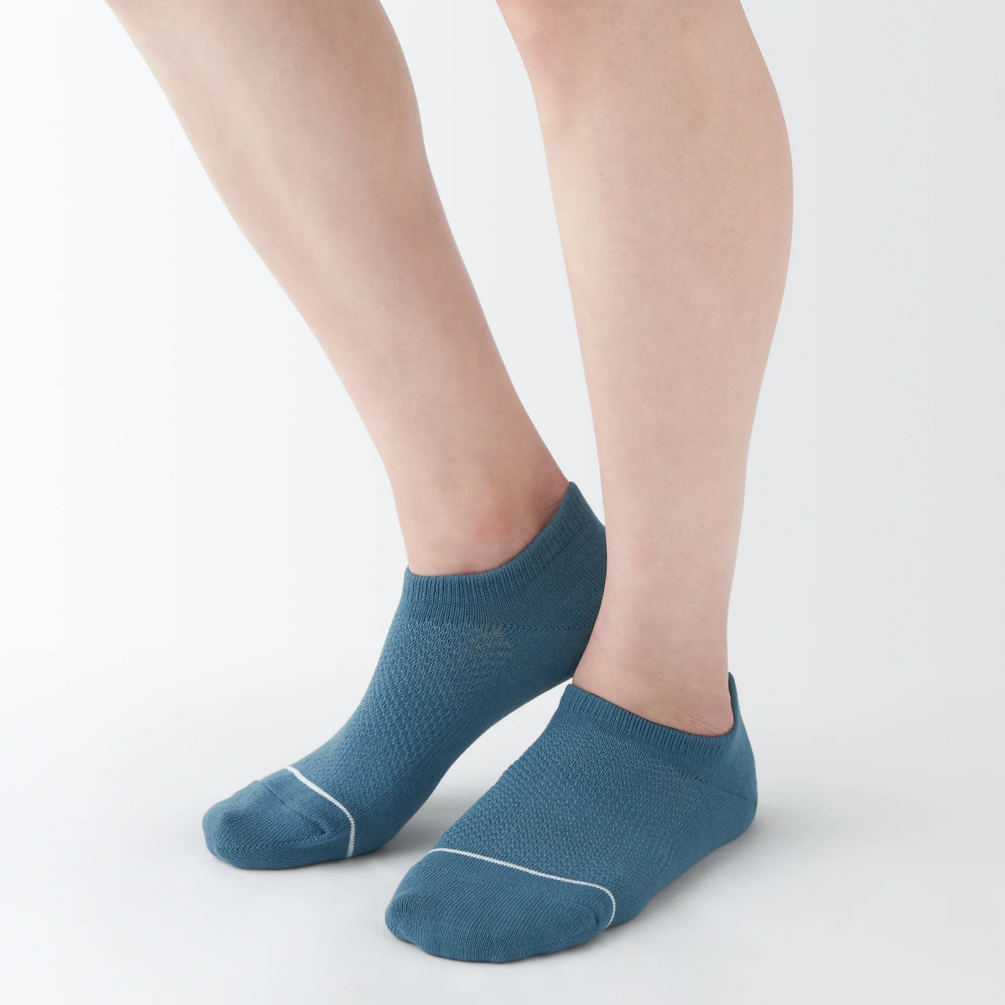 Right Angle Breathable Mesh Sneaker Socks - Image 3