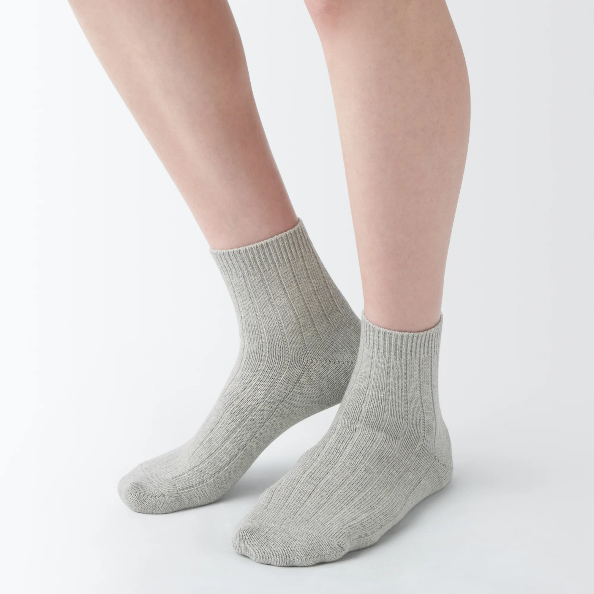 Right Angle Loose Top Rib Short Socks - Image 13