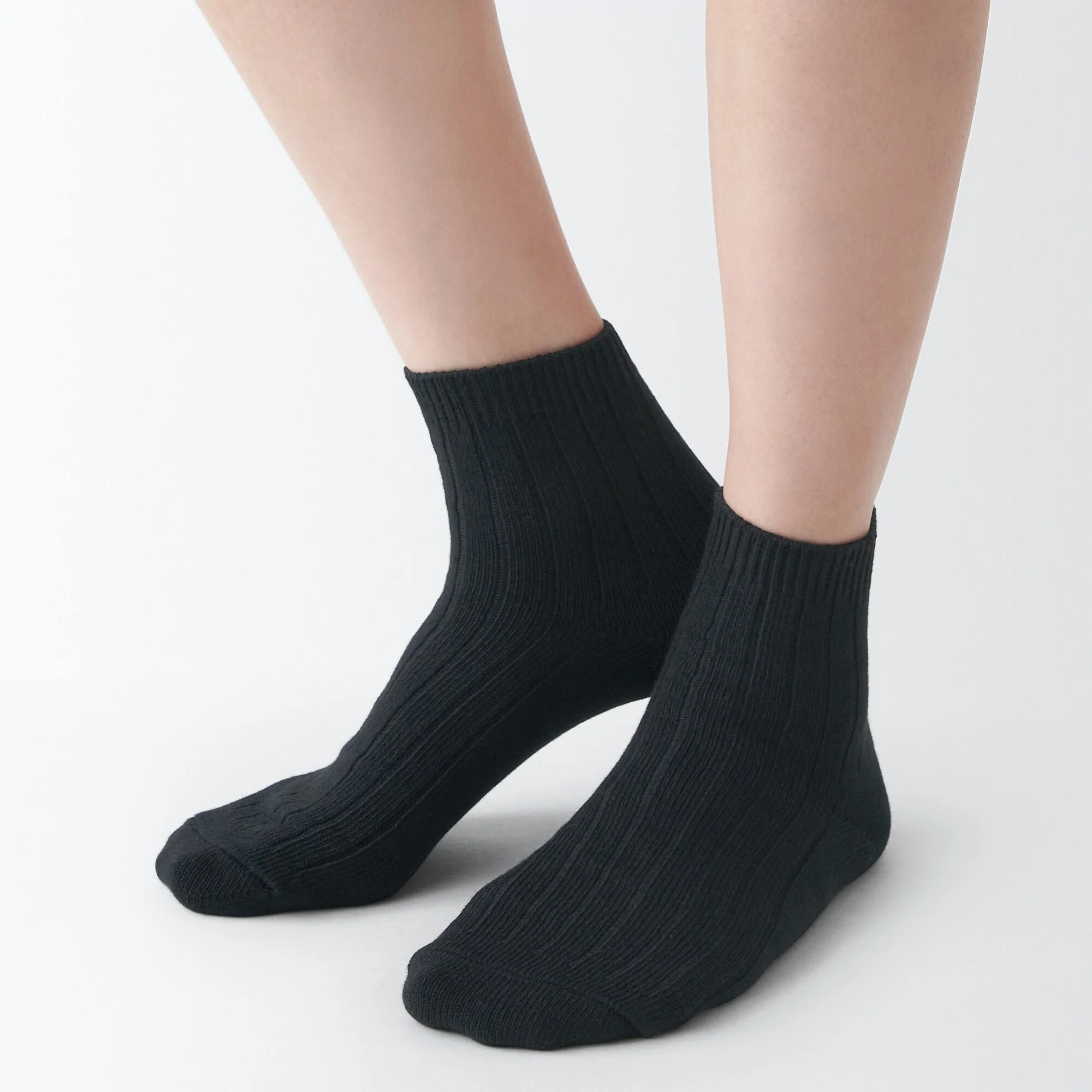 Right Angle Loose Top Rib Short Socks - Image 15