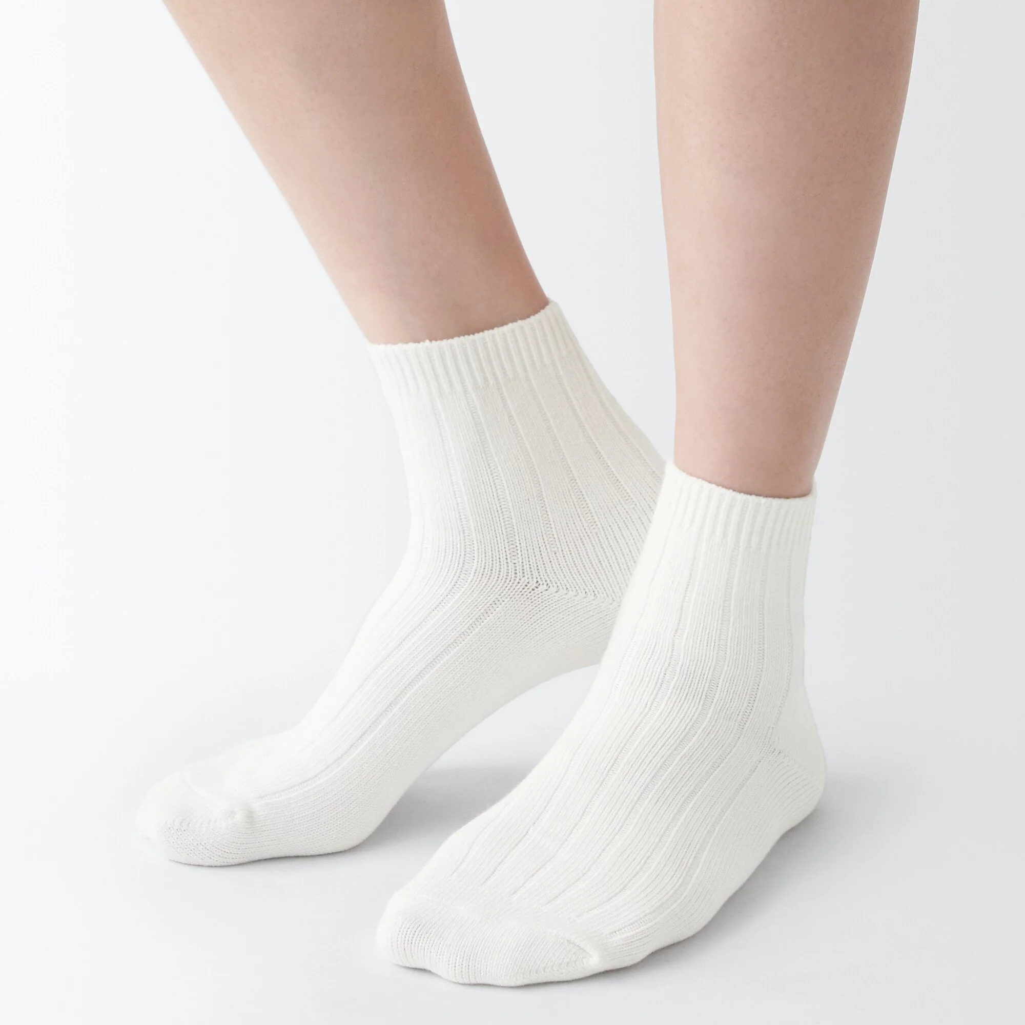 Right Angle Loose Top Rib Short Socks - Image 5
