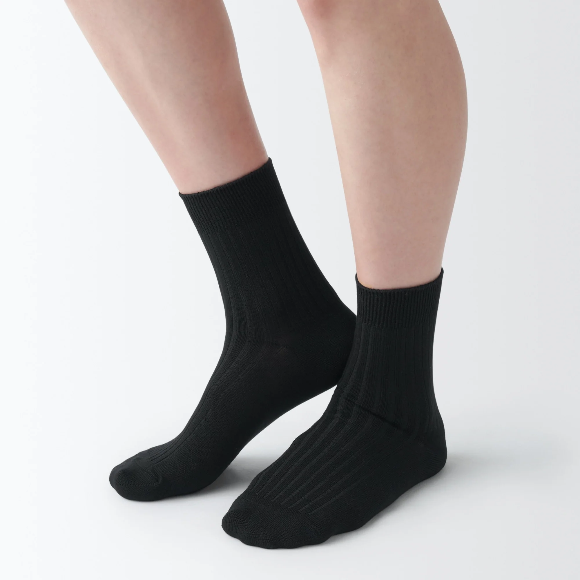 Right Angle Loose Top Rib Short Socks - Image 9