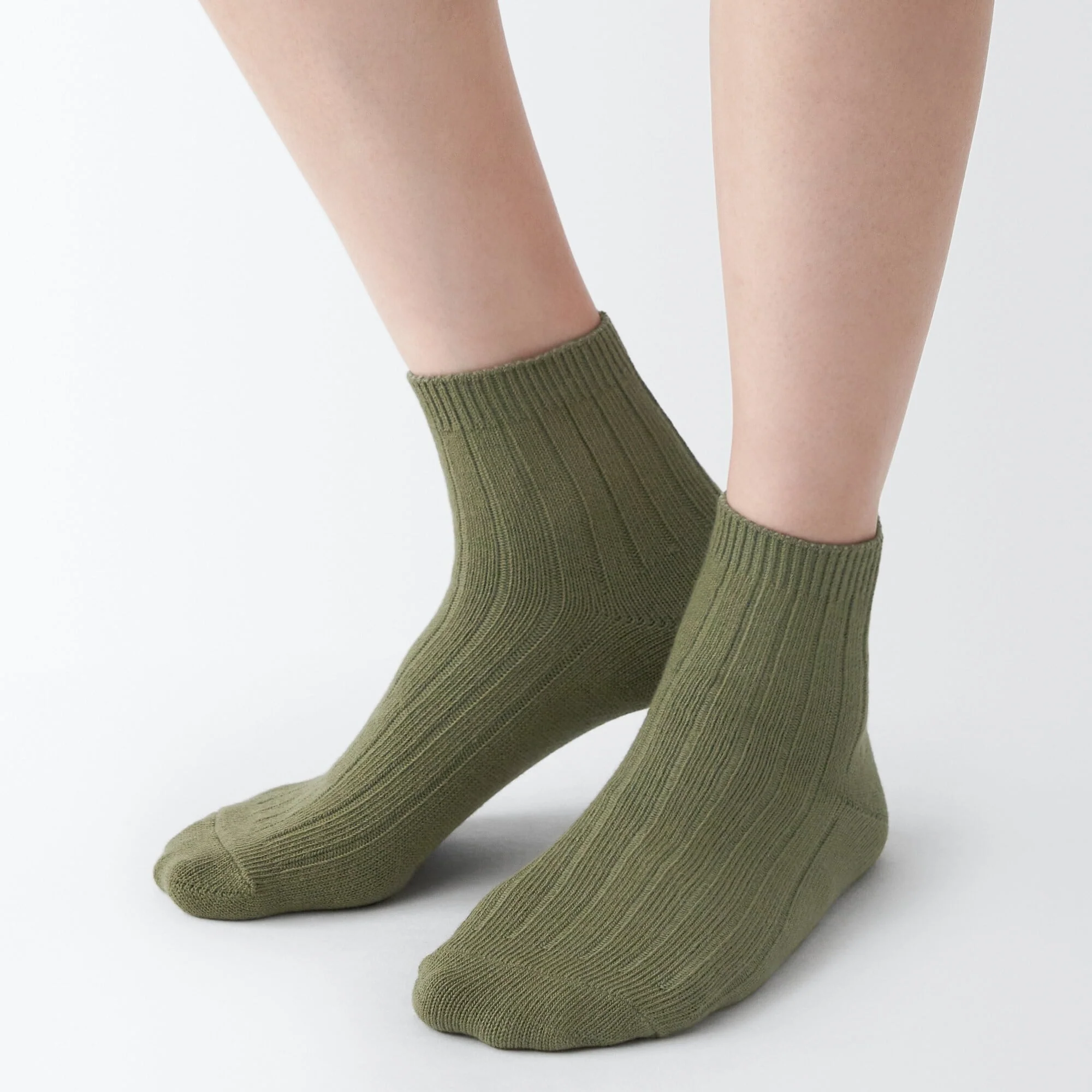 Right Angle Loose Top Ribbed Short Socks - Image 2