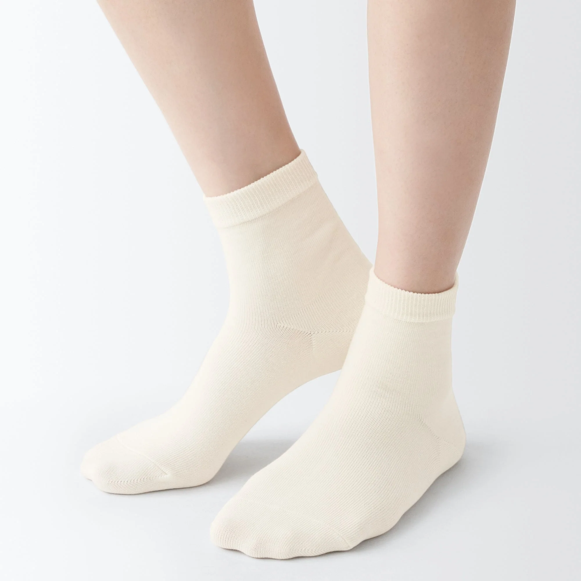Right Angle Loose Top Short Socks - Image 15