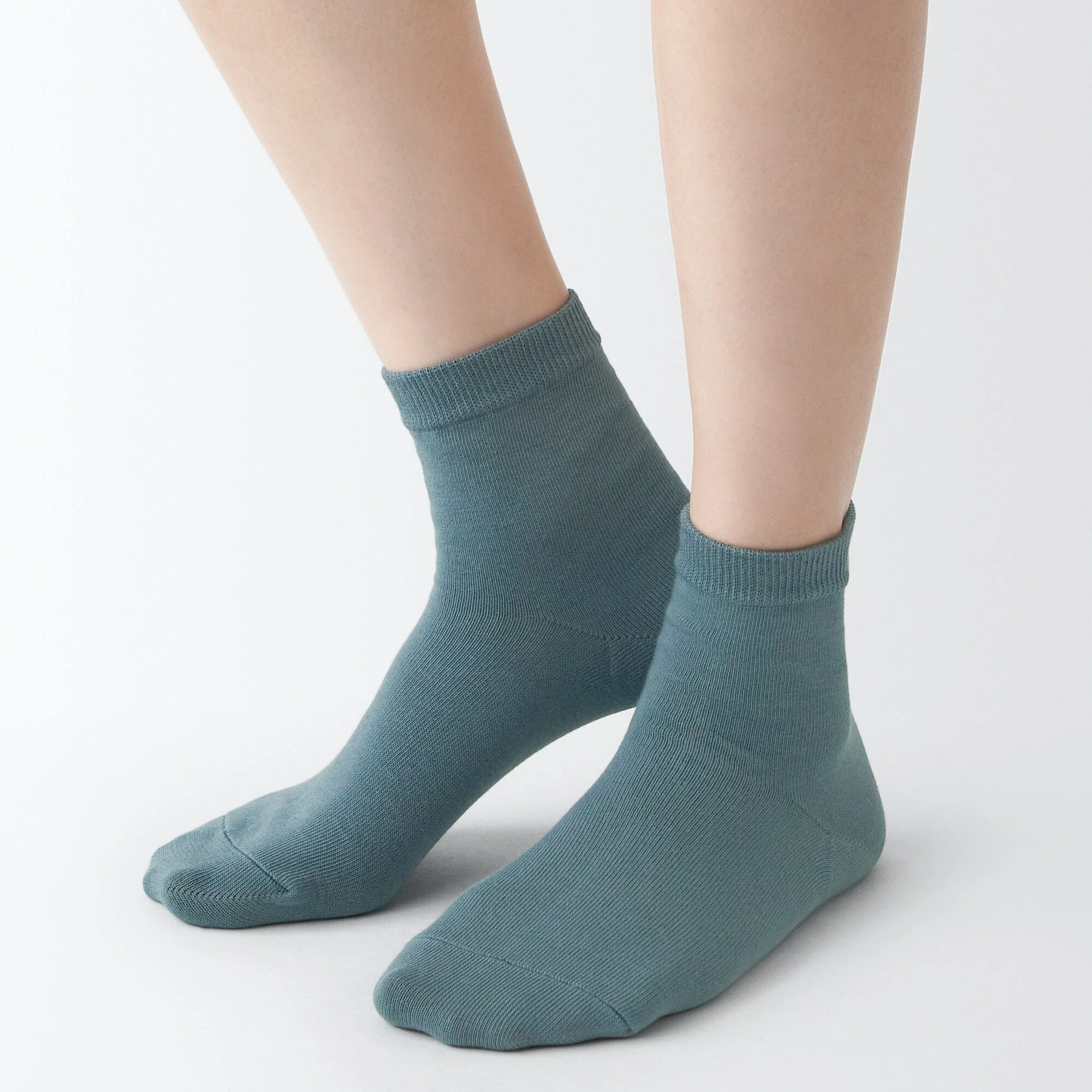 Right Angle Loose Top Short Socks - Image 25