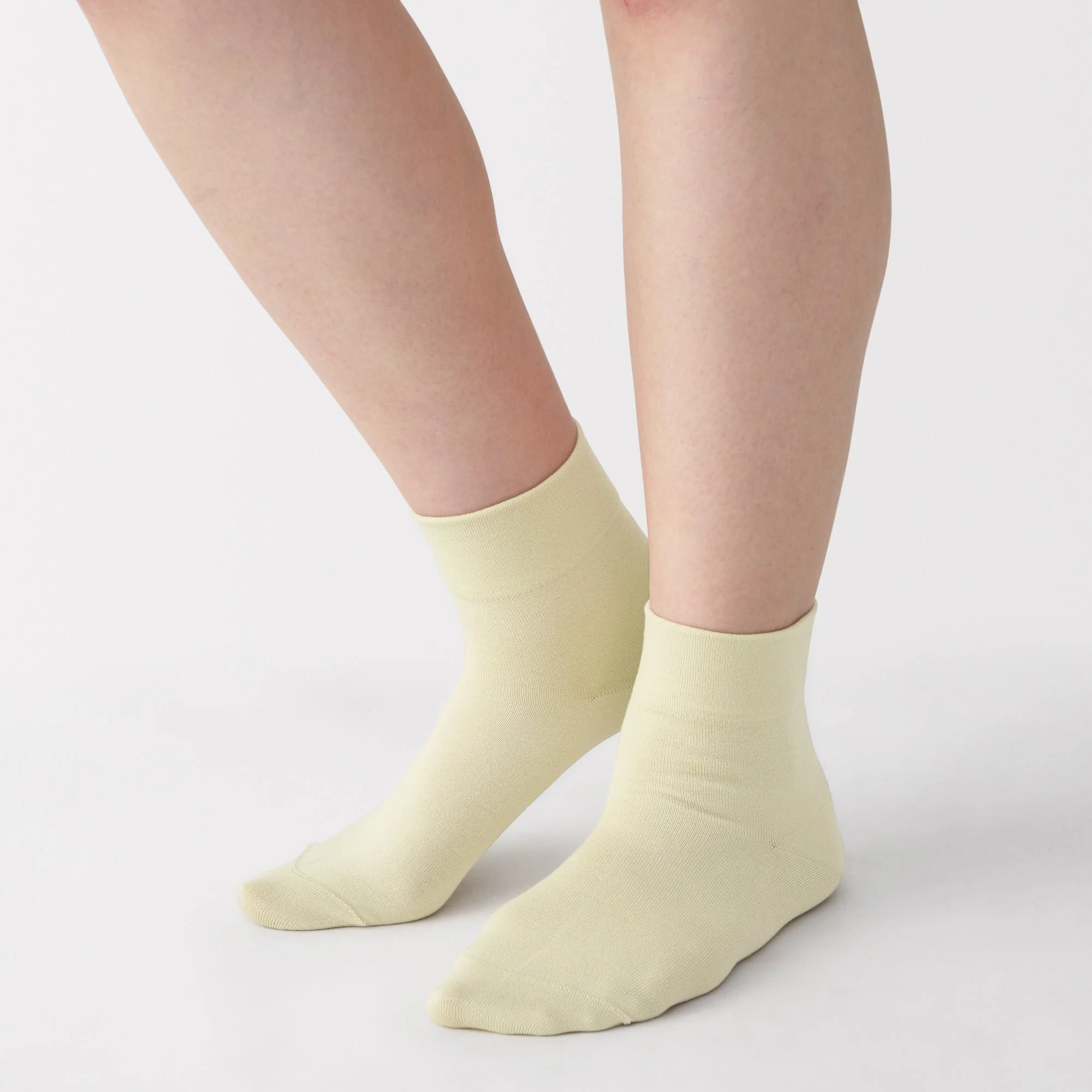 Right Angle Loose Top Short Socks - Image 12