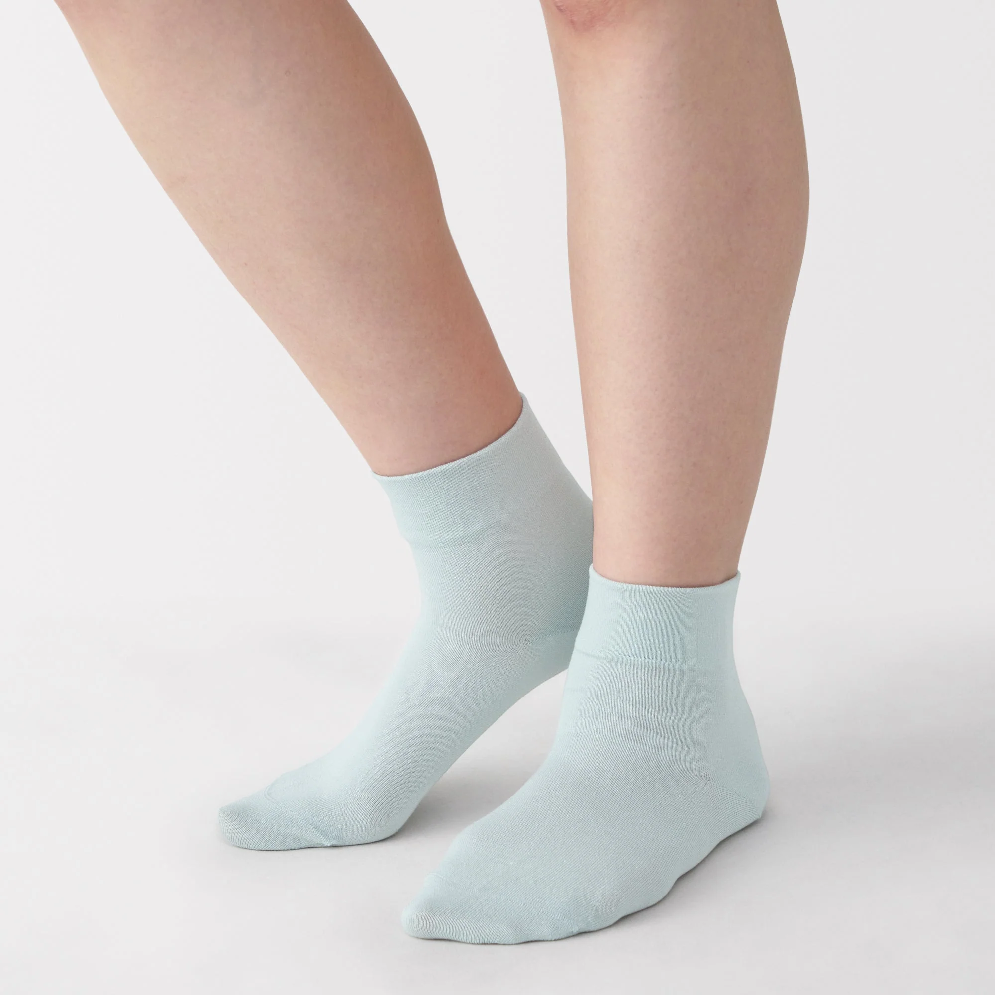 Right Angle Loose Top Short Socks - Image 14