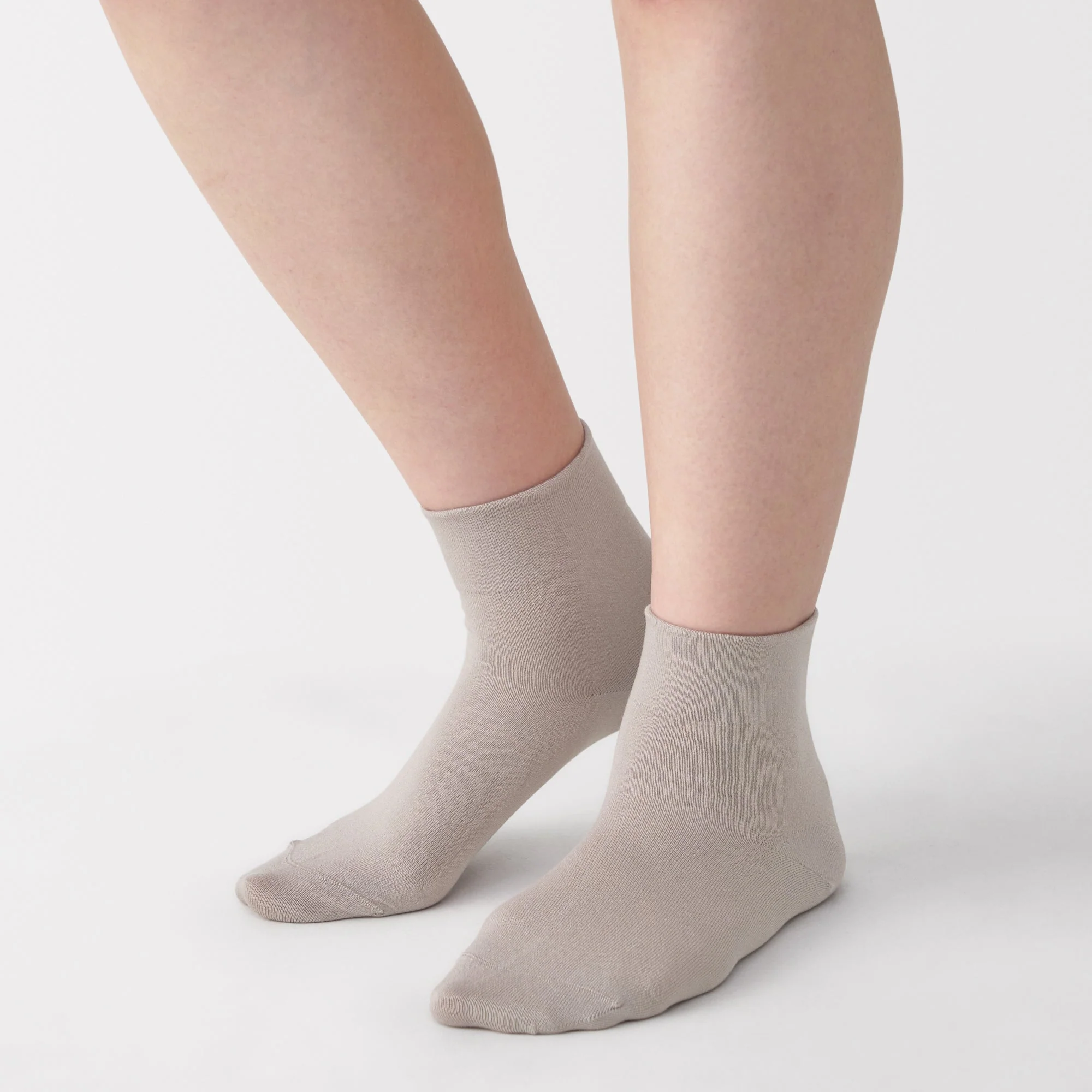 Right Angle Loose Top Short Socks - Image 18