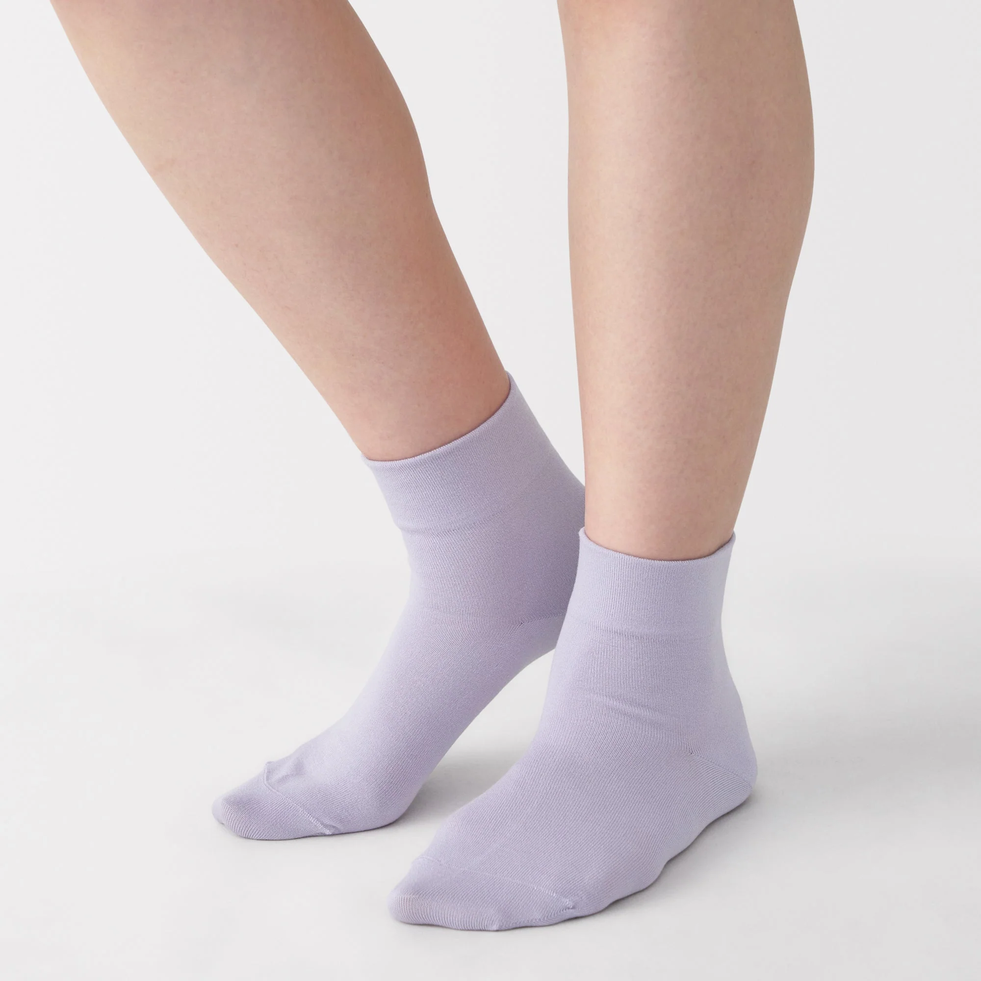 Right Angle Loose Top Short Socks - Image 2