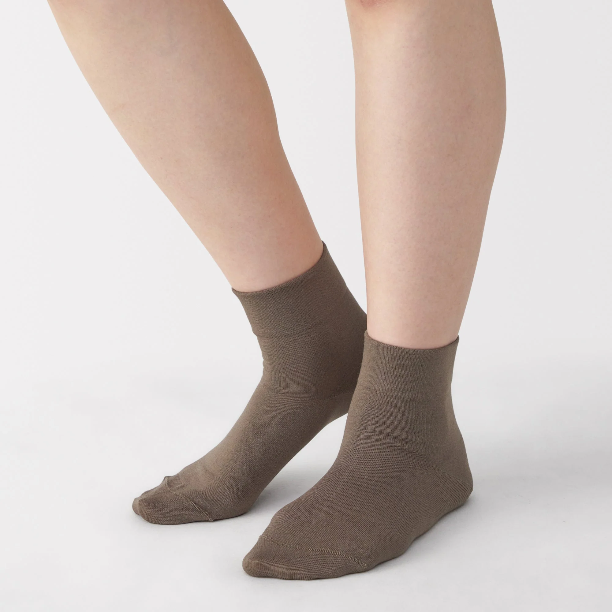Right Angle Loose Top Short Socks - Image 20