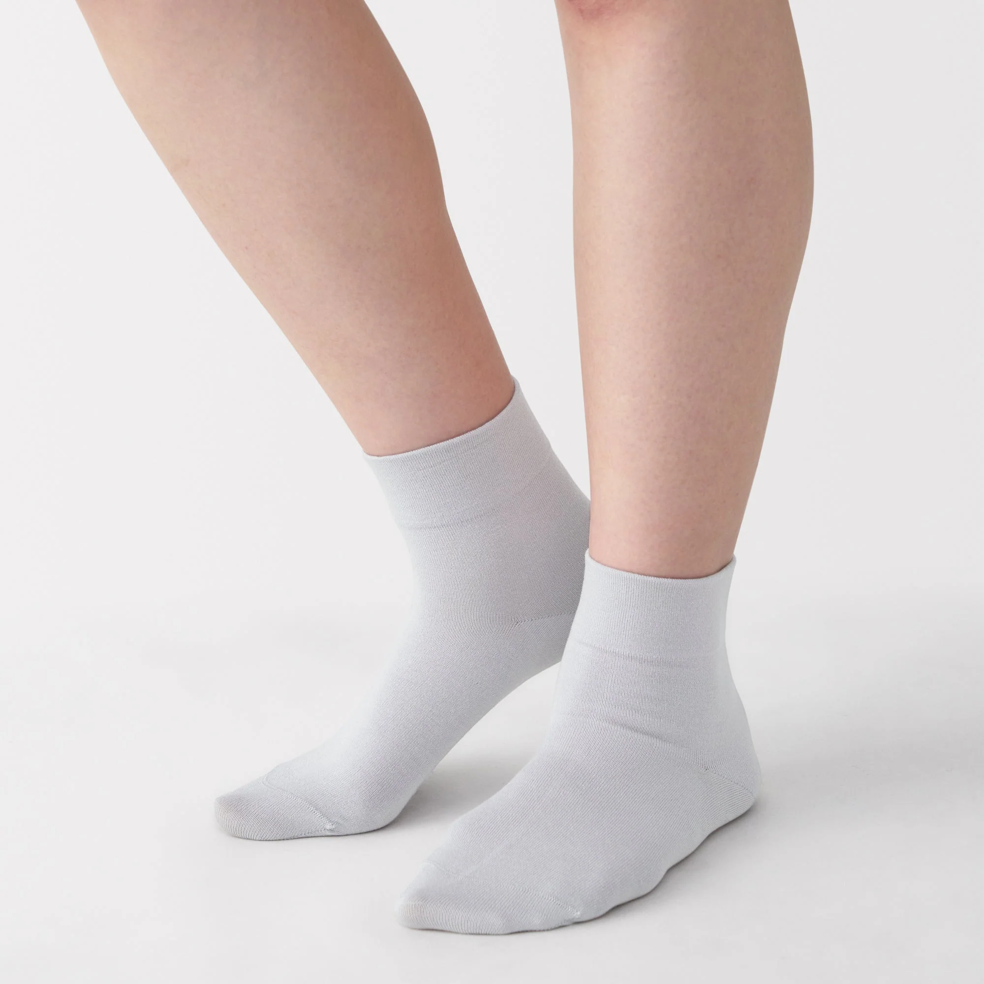 Right Angle Loose Top Short Socks - Image 6