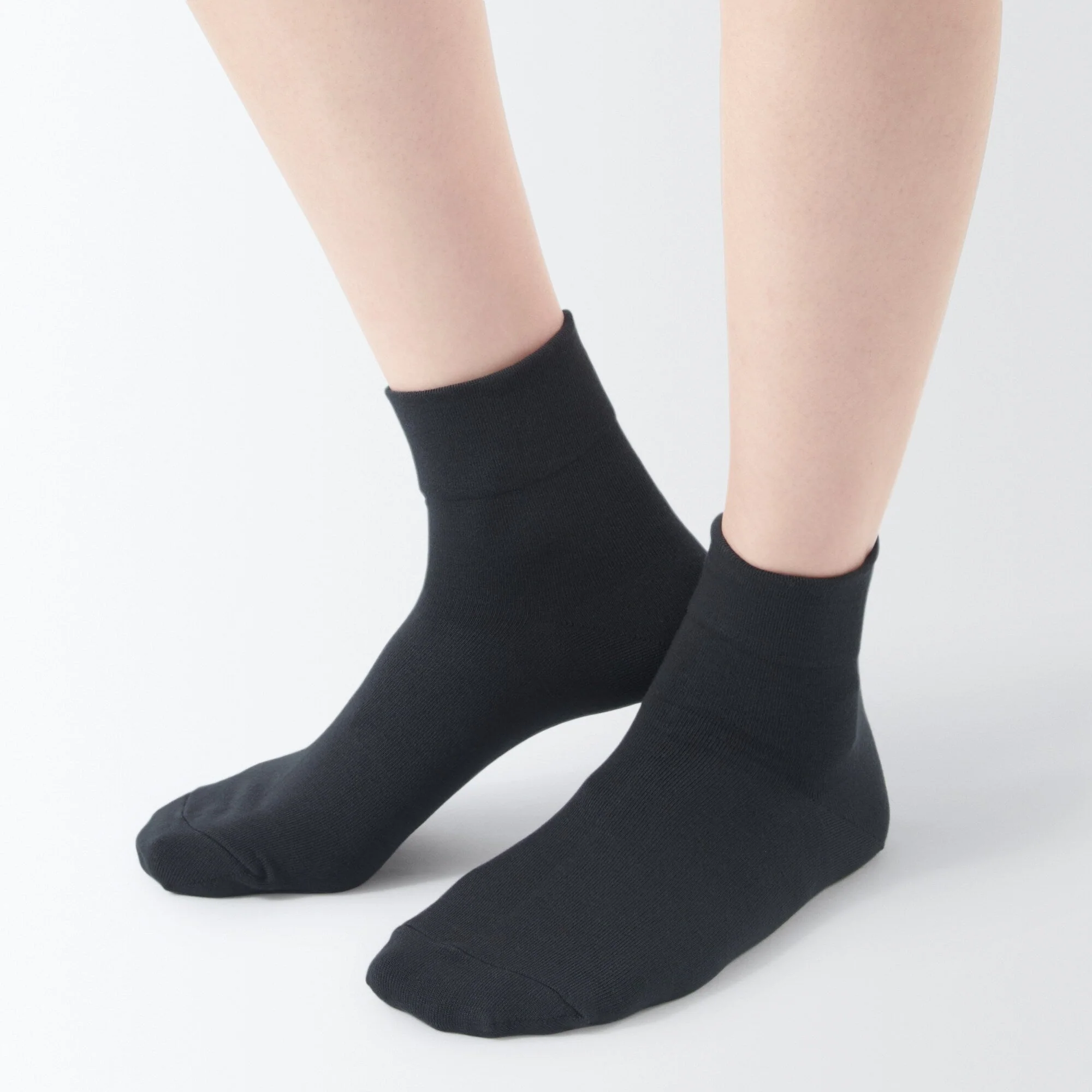 Right Angle Loose Top Short Socks - Image 8