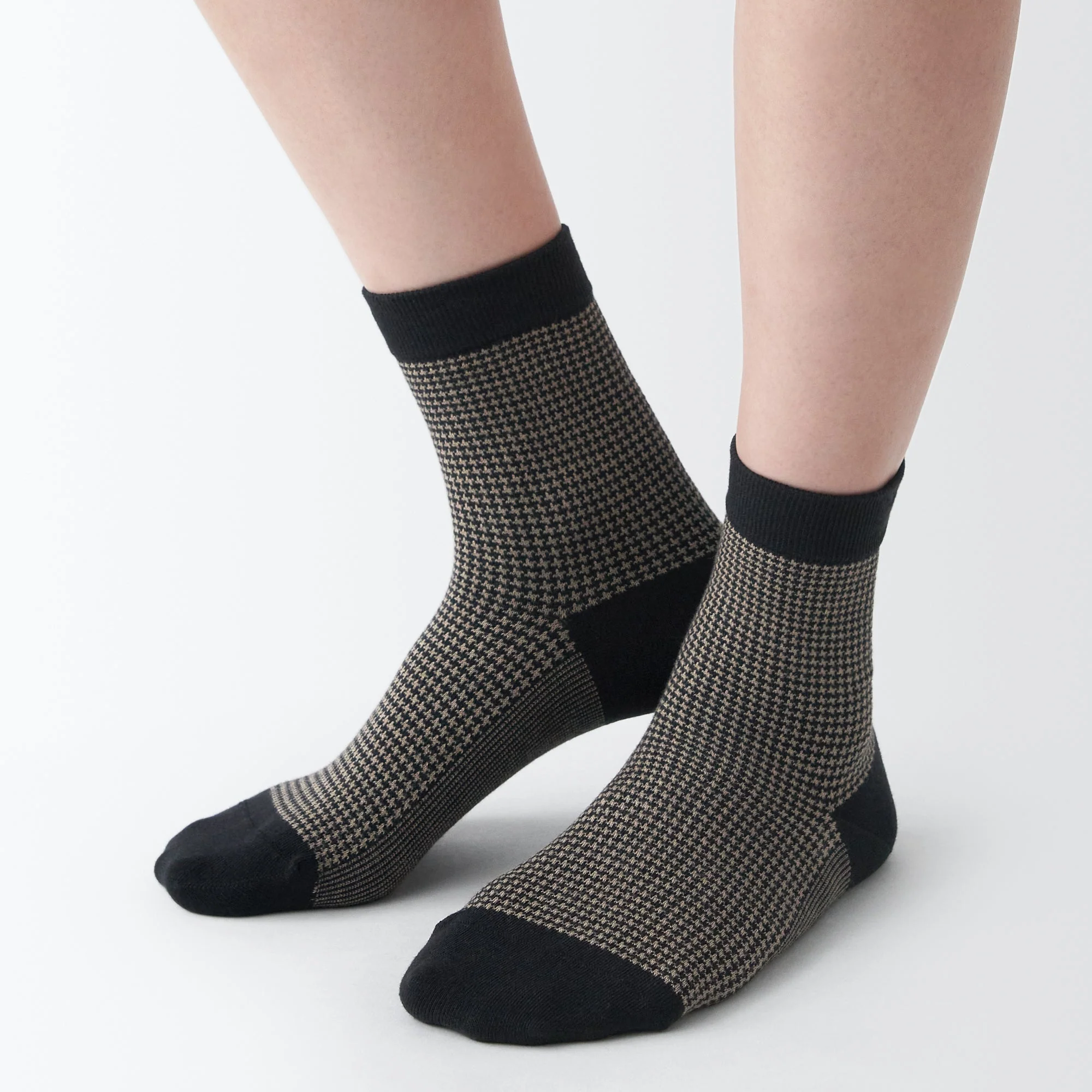 Right Angle Loose Top Houndstooth Short Socks - Image 7